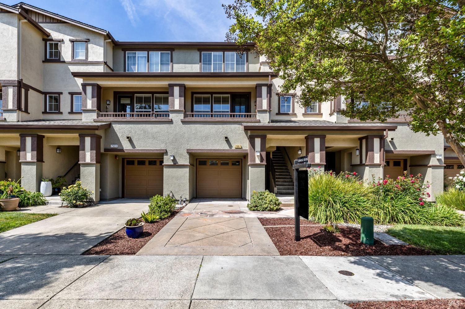 Detail Gallery Image 1 of 32 For 2507 Edgewater Dr, Santa Rosa,  CA 95407 - 3 Beds | 3 Baths