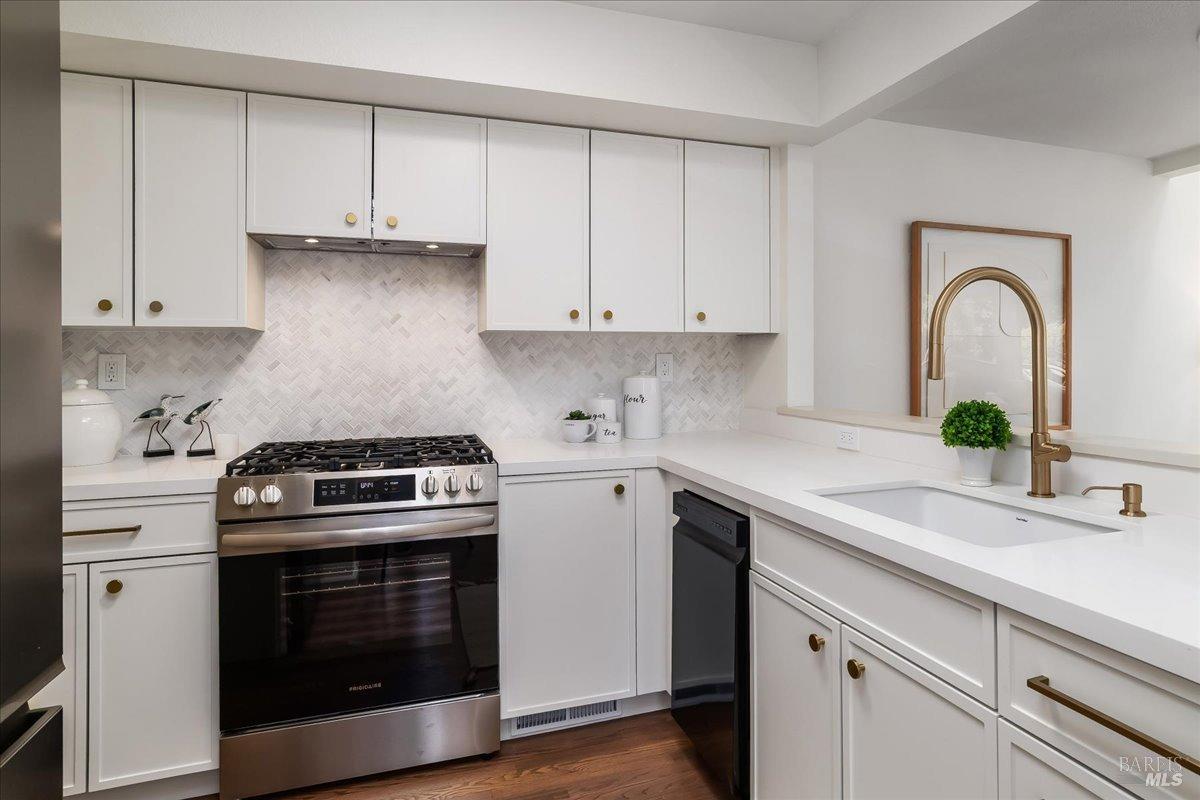 Detail Gallery Image 10 of 24 For 612 Wateree St, Sausalito,  CA 94965 - 2 Beds | 1/1 Baths