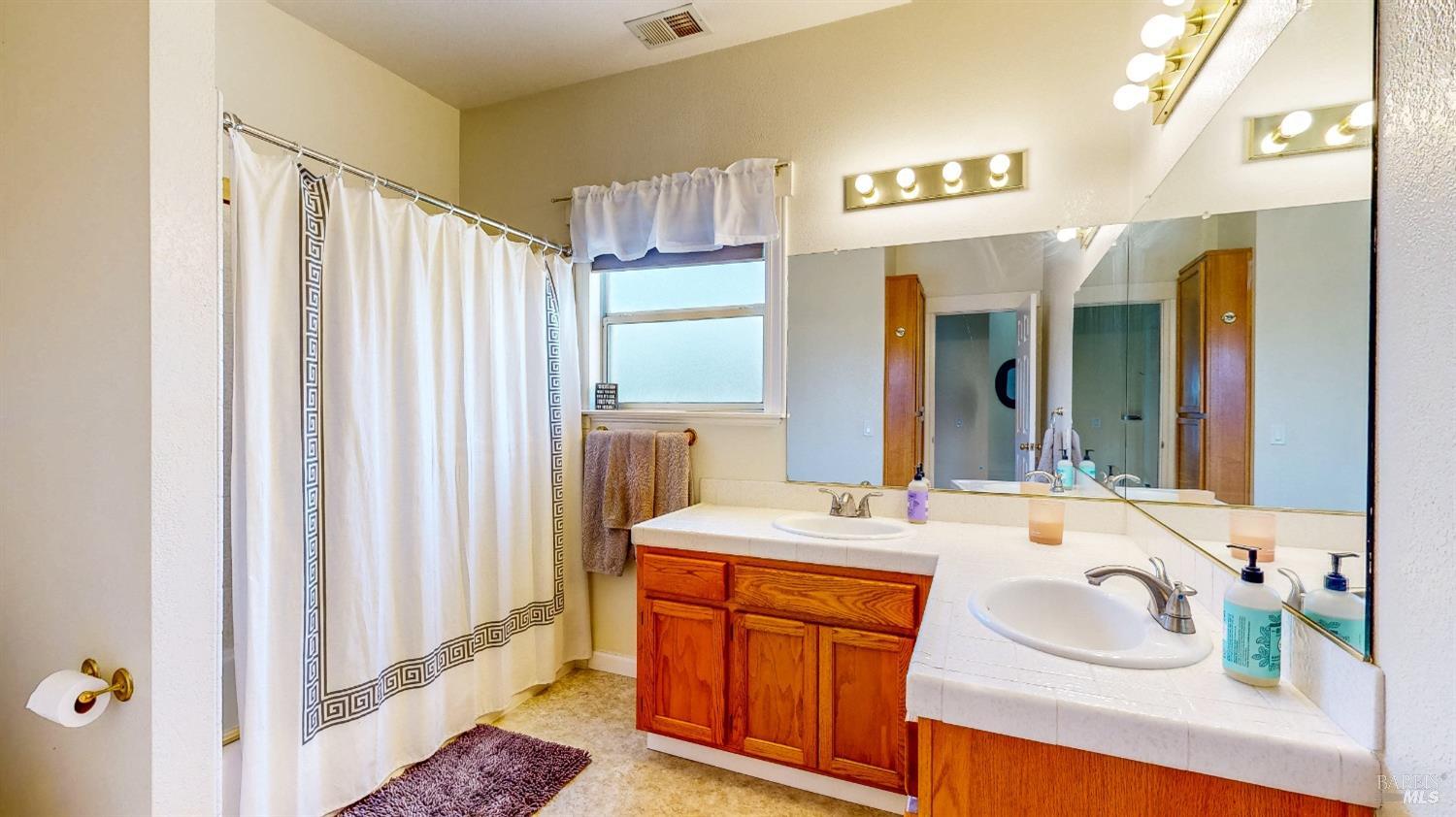 Detail Gallery Image 27 of 62 For 125 Oakbrook Ln, Cloverdale,  CA 95425 - 4 Beds | 3 Baths