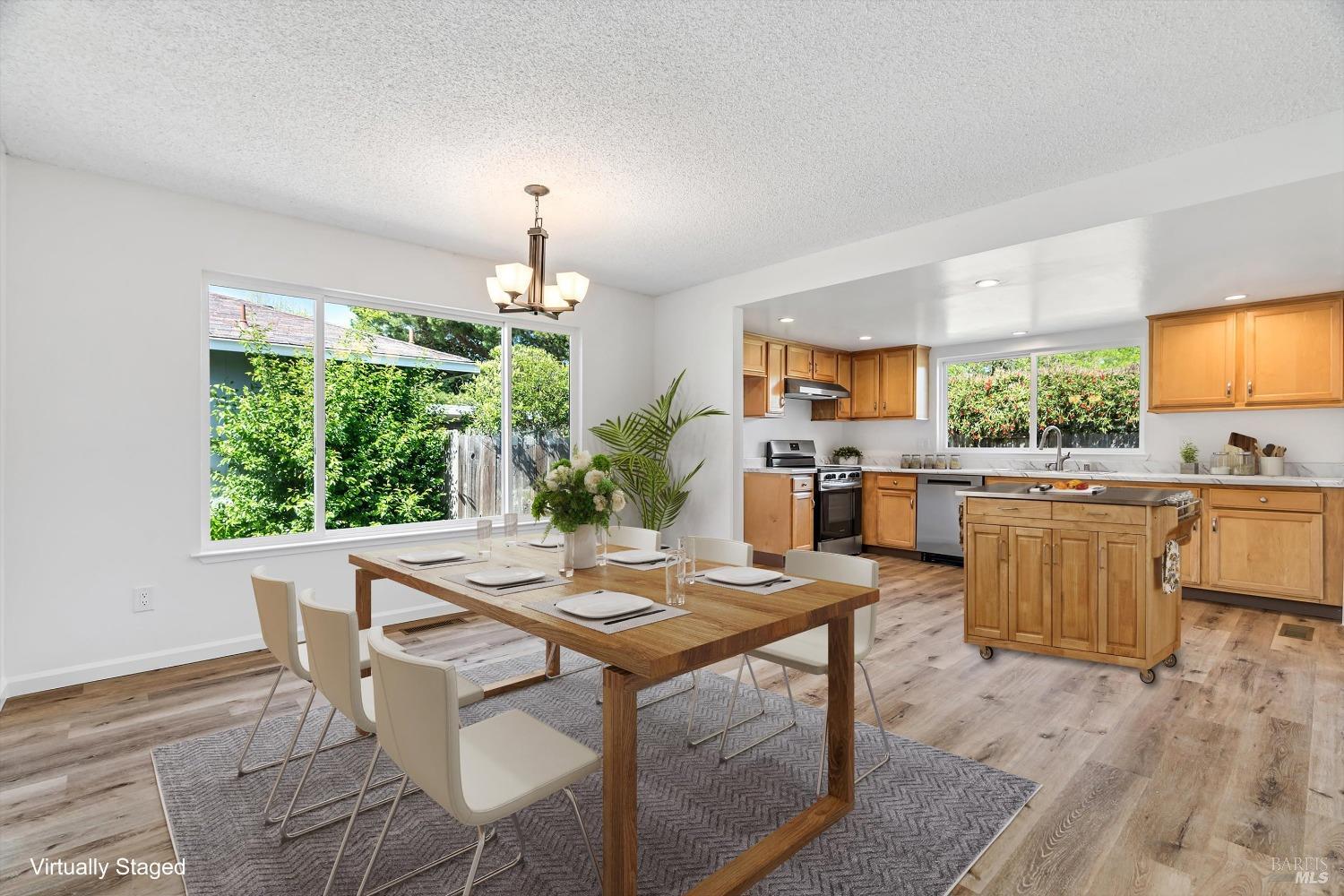 Detail Gallery Image 7 of 21 For 1912 Peterson Ln, Santa Rosa,  CA 95403 - 3 Beds | 2 Baths
