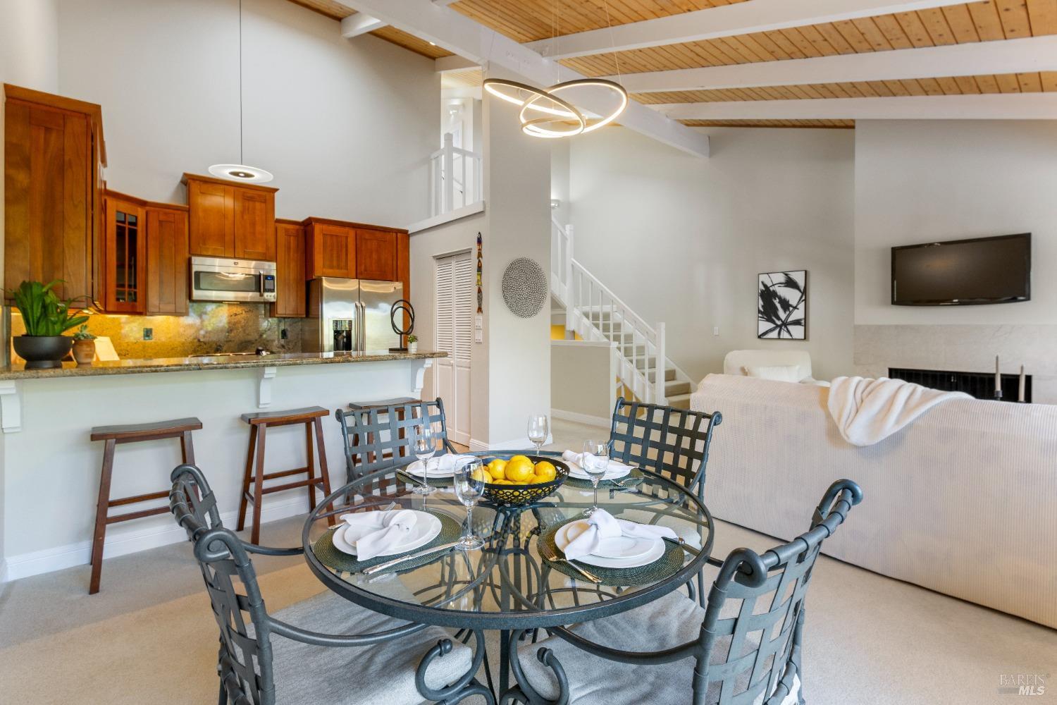 Detail Gallery Image 8 of 50 For 428 El Faisan Dr, San Rafael,  CA 94903 - 2 Beds | 2 Baths