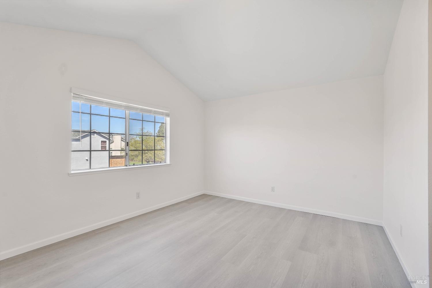 Detail Gallery Image 22 of 64 For 948 Shadywood Cir, Suisun City,  CA 94585 - 4 Beds | 2/1 Baths