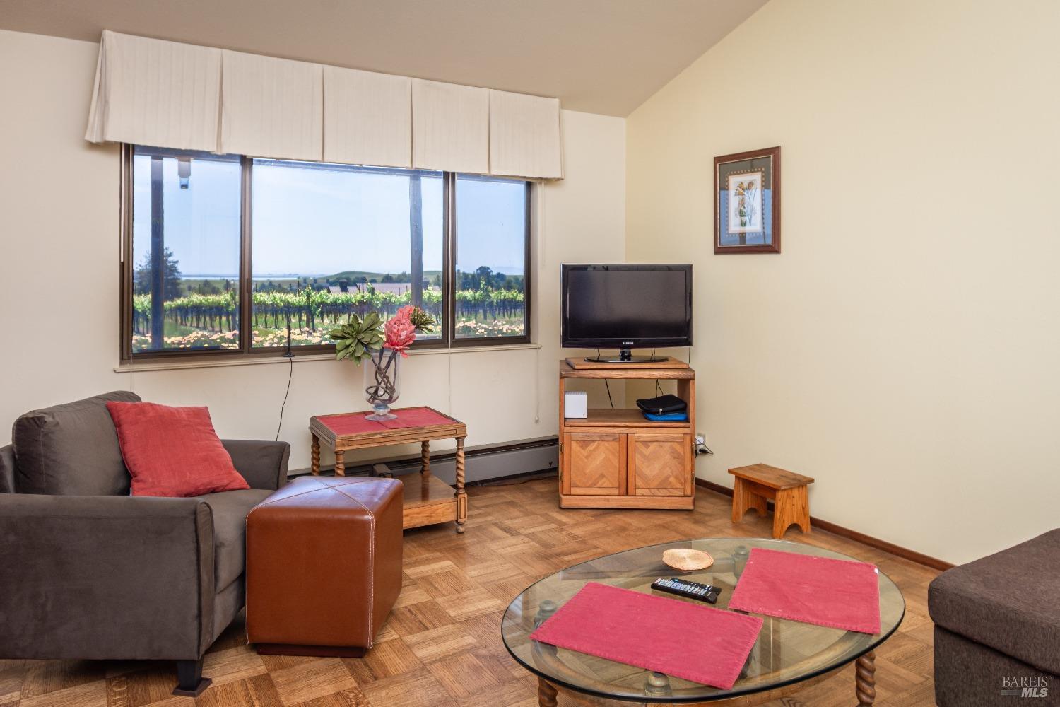 Detail Gallery Image 20 of 60 For 1150 Bayview Ave, Napa,  CA 94559 - 3 Beds | 2 Baths