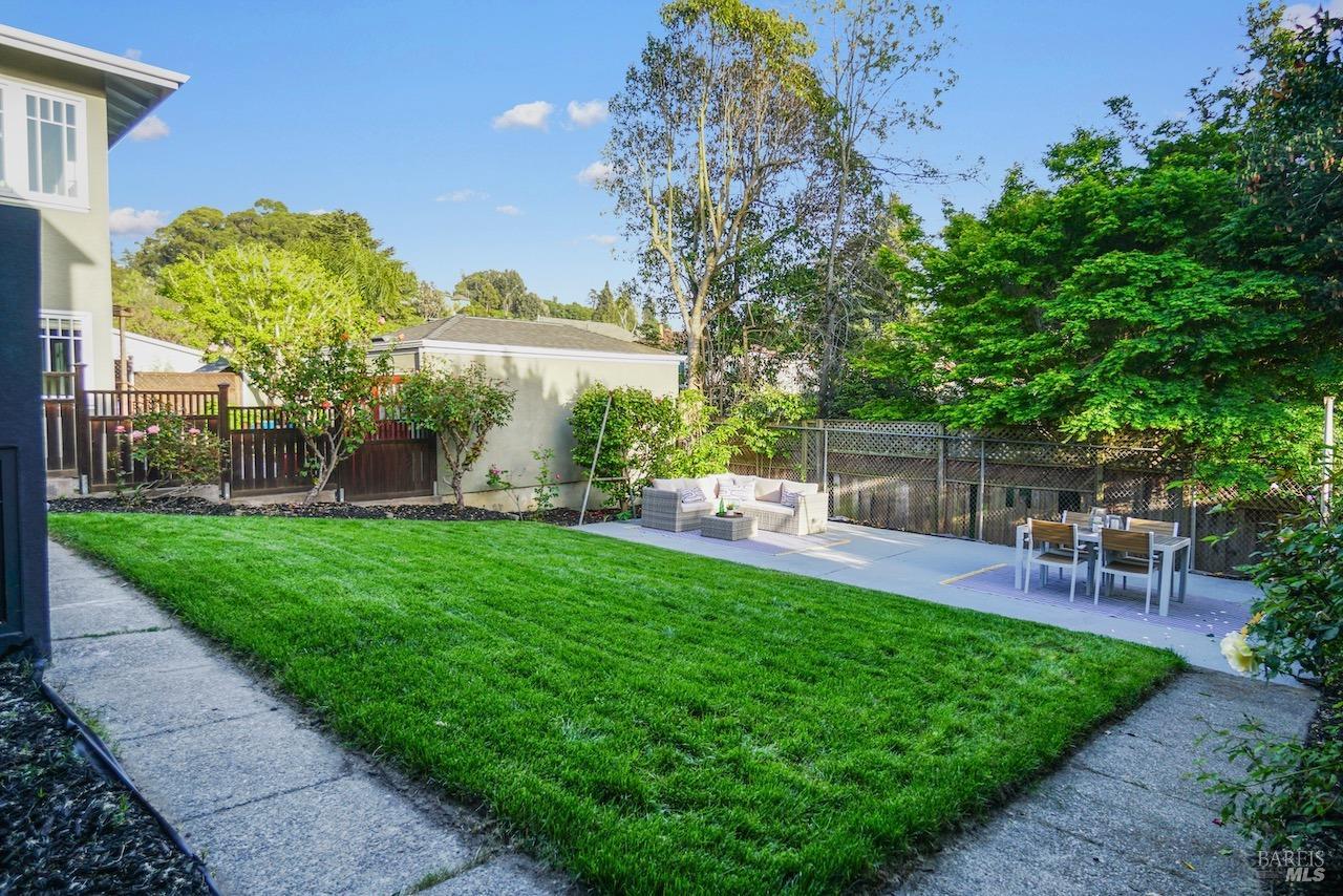 Detail Gallery Image 39 of 45 For 1074 Annerley Rd, Piedmont,  CA 94610 - 4 Beds | 3 Baths