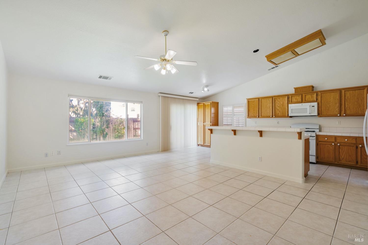 Detail Gallery Image 12 of 36 For 3283 Lagunita Cir, Fairfield,  CA 94533 - 4 Beds | 2 Baths