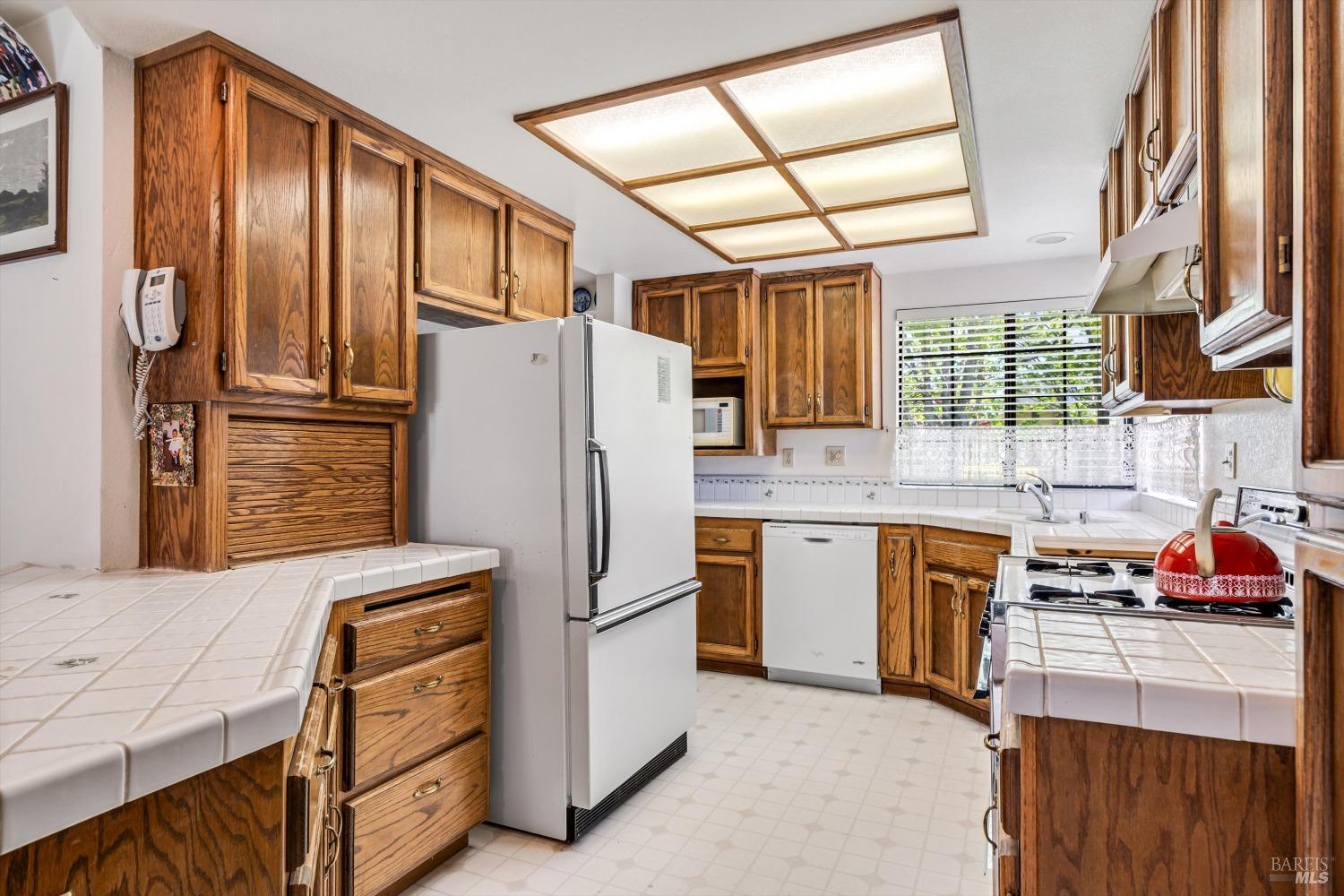 Detail Gallery Image 9 of 25 For 379 Countryside Dr, Santa Rosa,  CA 95401 - 3 Beds | 2 Baths