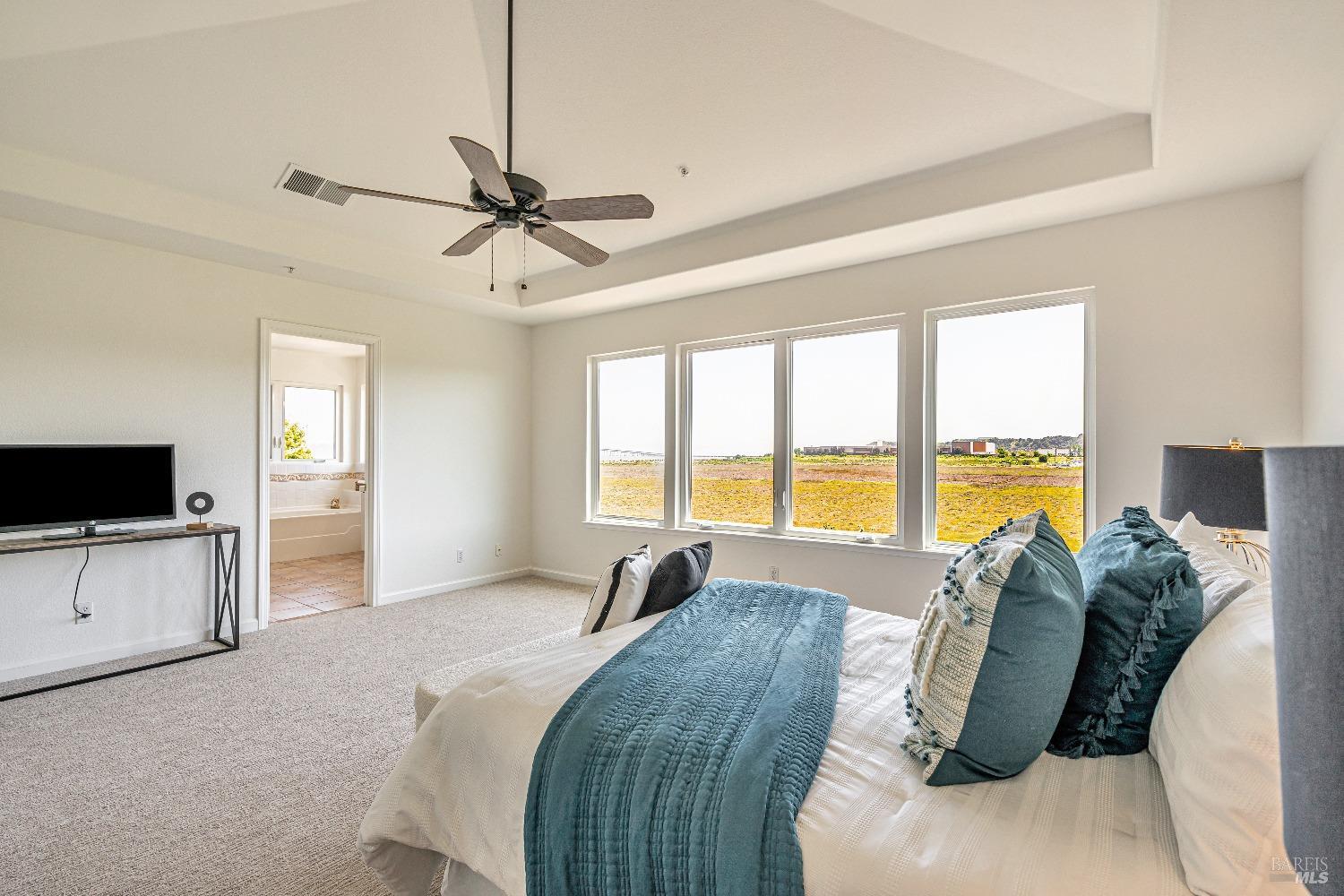 Detail Gallery Image 12 of 28 For 184 Baypoint Dr, San Rafael,  CA 94901 - 4 Beds | 3 Baths