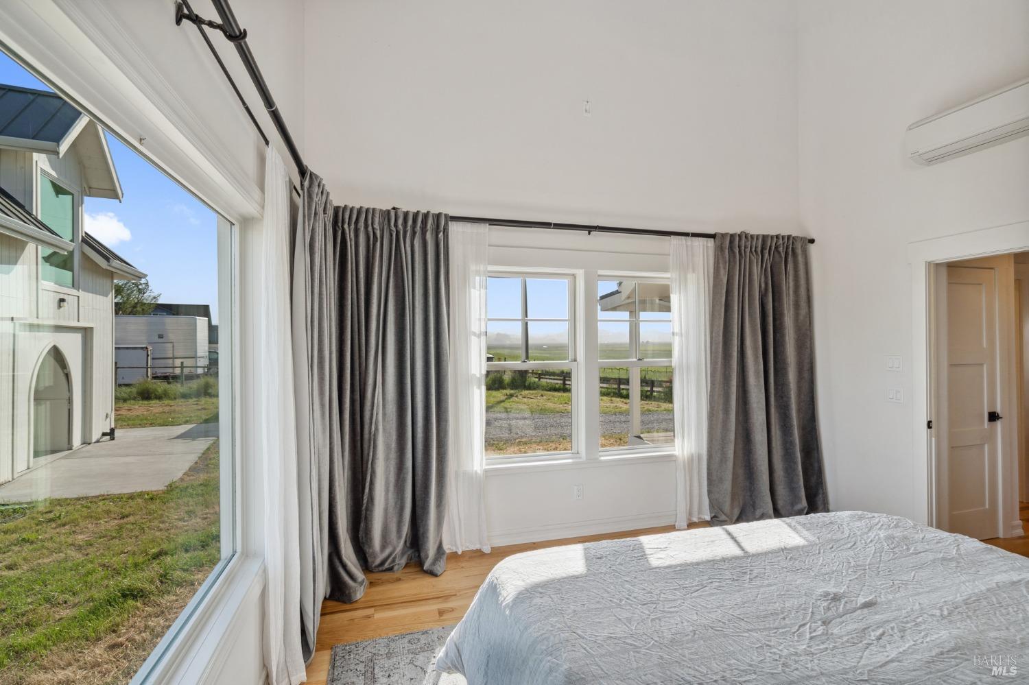 Detail Gallery Image 15 of 73 For 5082 Lakeville Hwy, Petaluma,  CA 94954 - 5 Beds | 4 Baths