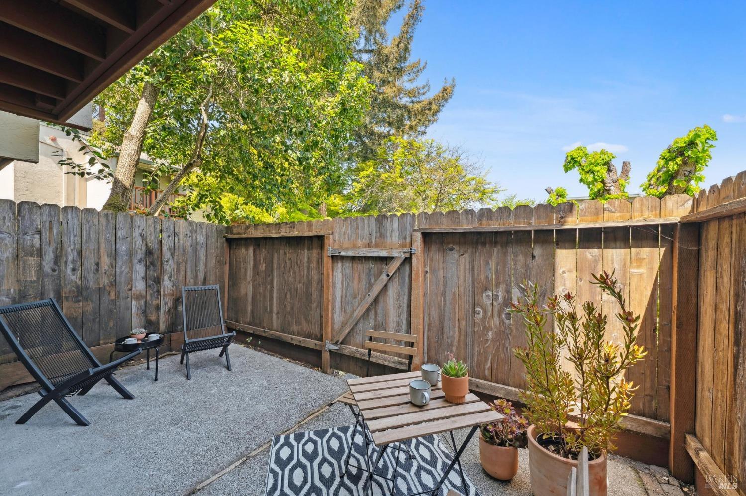Detail Gallery Image 11 of 37 For 1002 Eleanor Ave, Rohnert Park,  CA 94928 - 2 Beds | 1/1 Baths