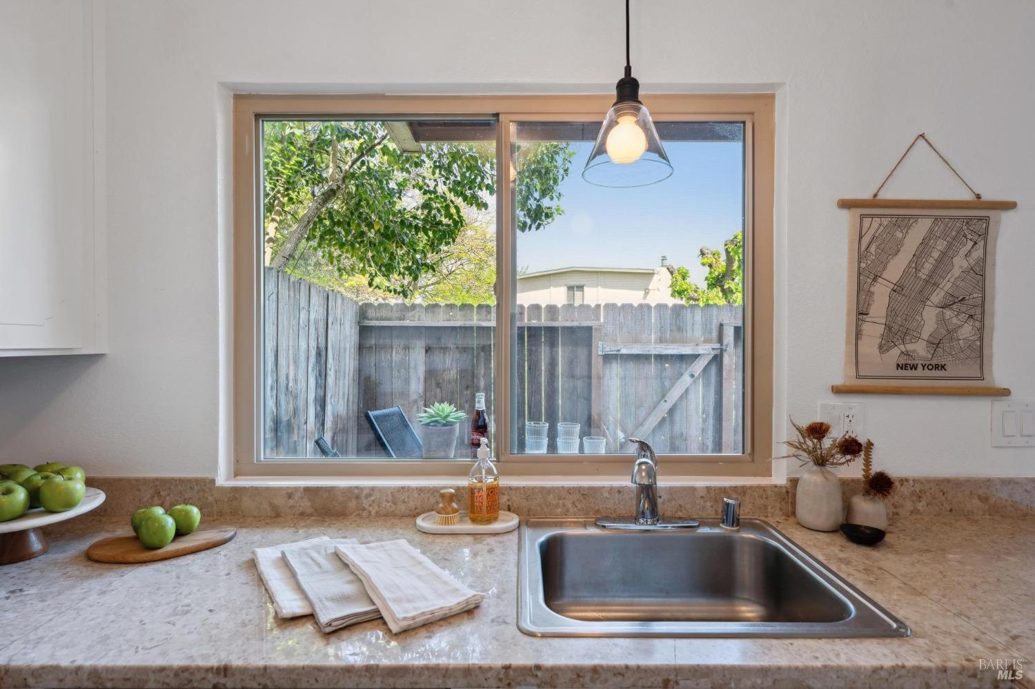 Detail Gallery Image 7 of 37 For 1002 Eleanor Ave, Rohnert Park,  CA 94928 - 2 Beds | 1/1 Baths
