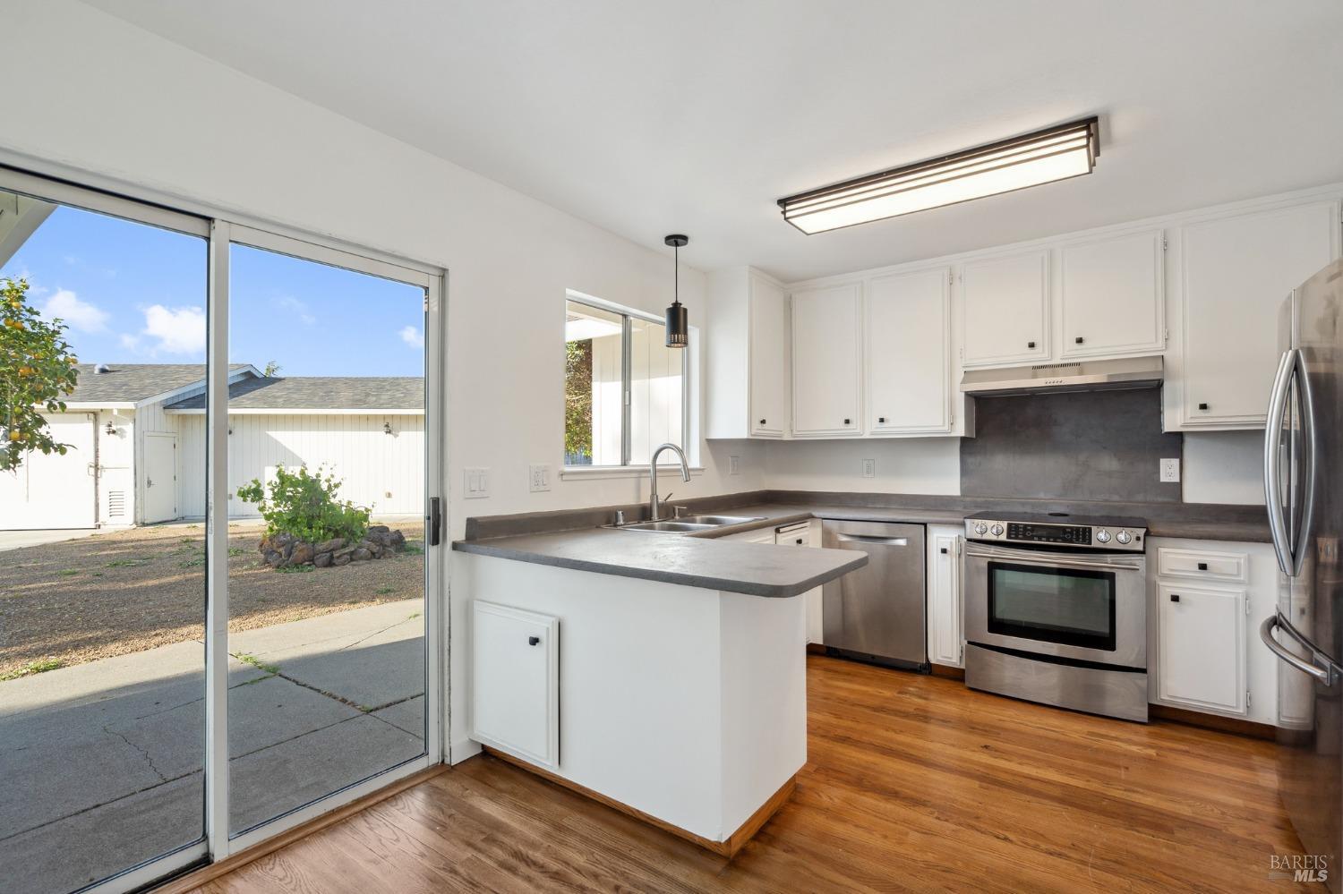 Detail Gallery Image 28 of 73 For 5082 Lakeville Hwy, Petaluma,  CA 94954 - 5 Beds | 4 Baths