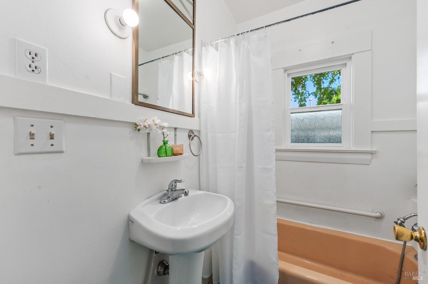 Detail Gallery Image 27 of 34 For 651 King St, Santa Rosa,  CA 95404 - 2 Beds | 2 Baths