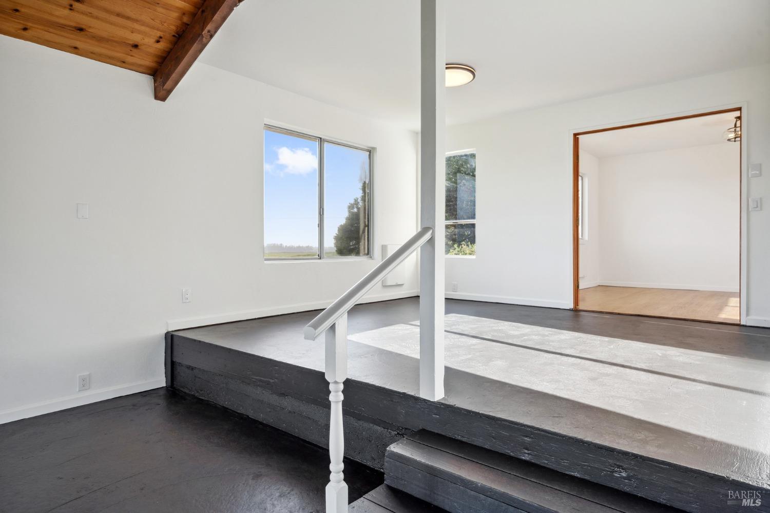 Detail Gallery Image 30 of 73 For 5082 Lakeville Hwy, Petaluma,  CA 94954 - 5 Beds | 4 Baths