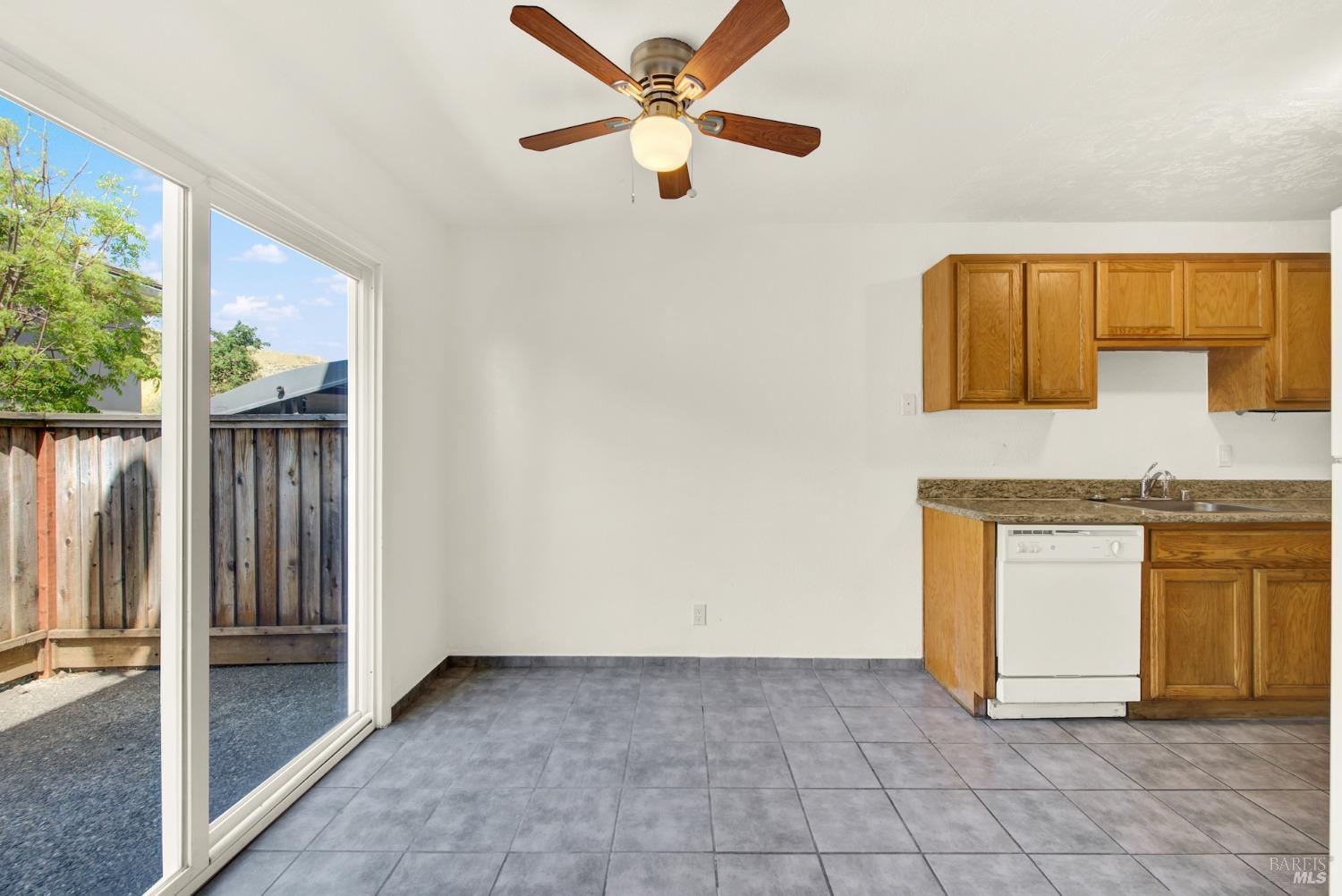 Detail Gallery Image 17 of 55 For 1402 Callen St #C,  Vacaville,  CA 95688 - 2 Beds | 1/1 Baths