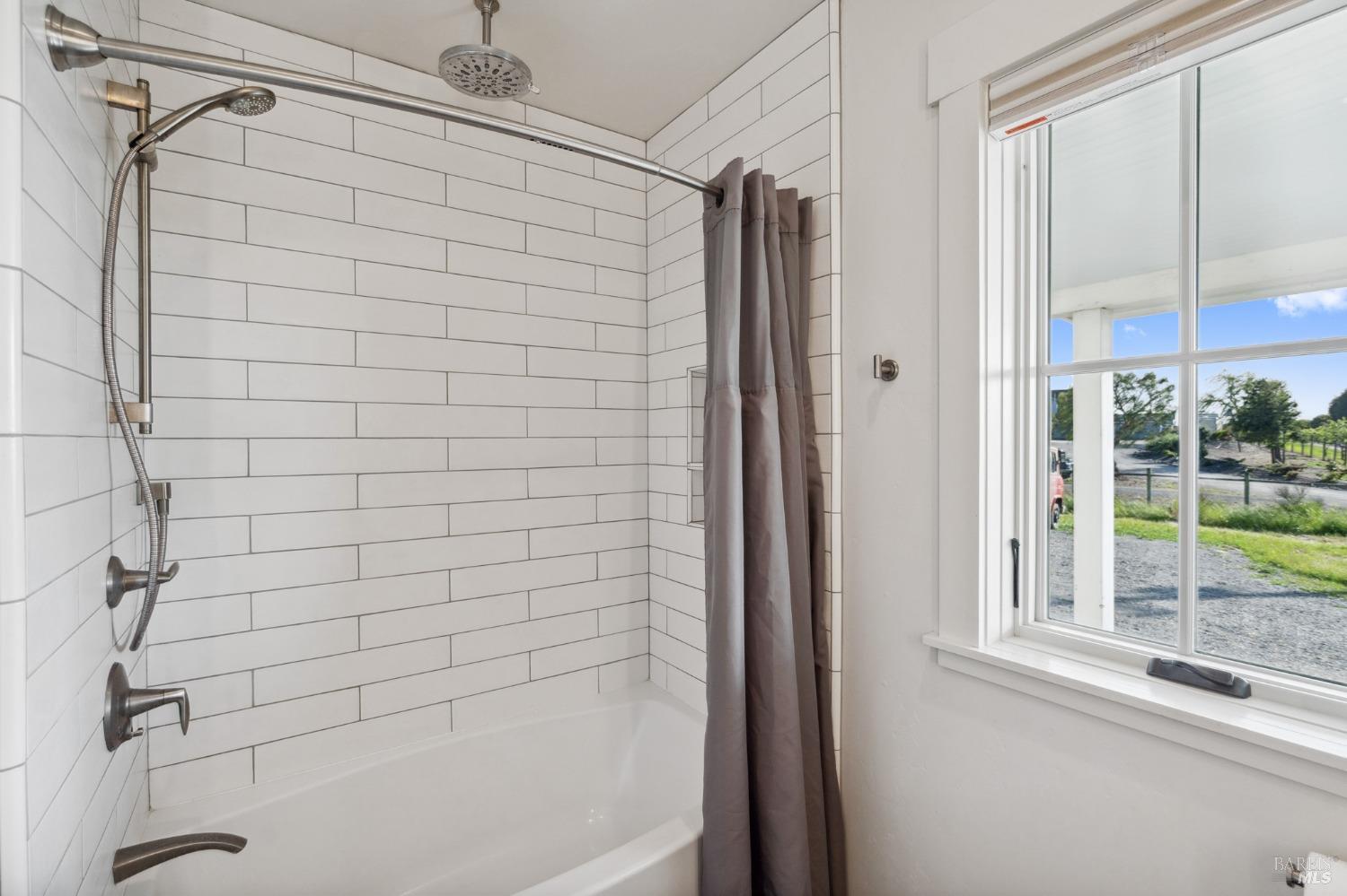 Detail Gallery Image 18 of 73 For 5082 Lakeville Hwy, Petaluma,  CA 94954 - 5 Beds | 4 Baths