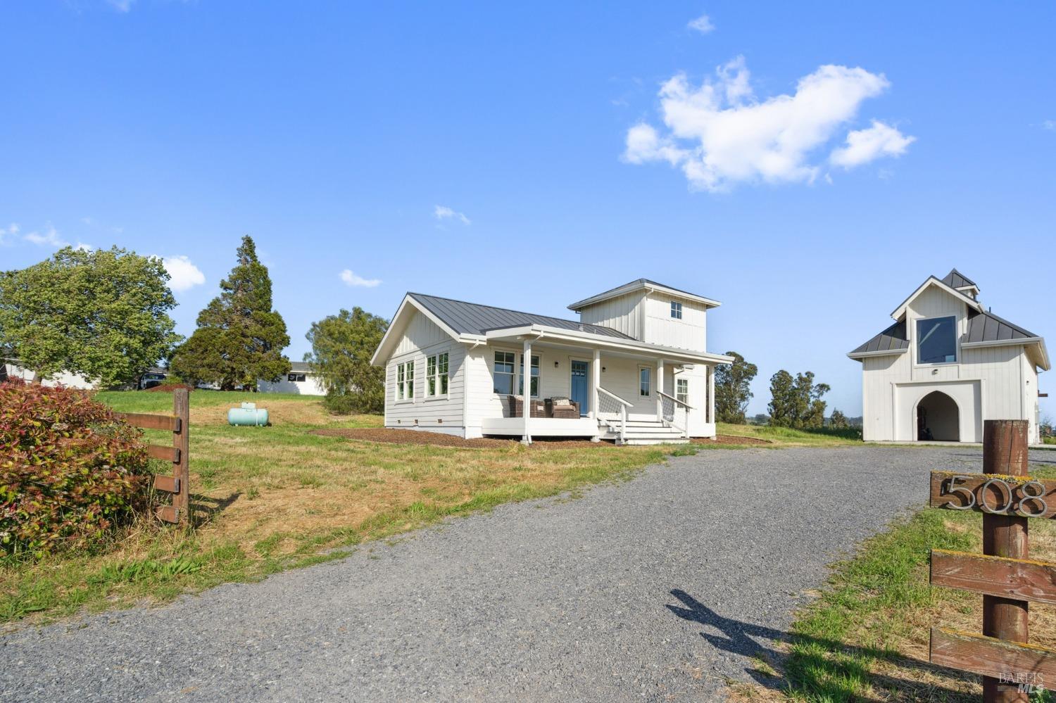 Detail Gallery Image 5 of 73 For 5082 Lakeville Hwy, Petaluma,  CA 94954 - 5 Beds | 4 Baths