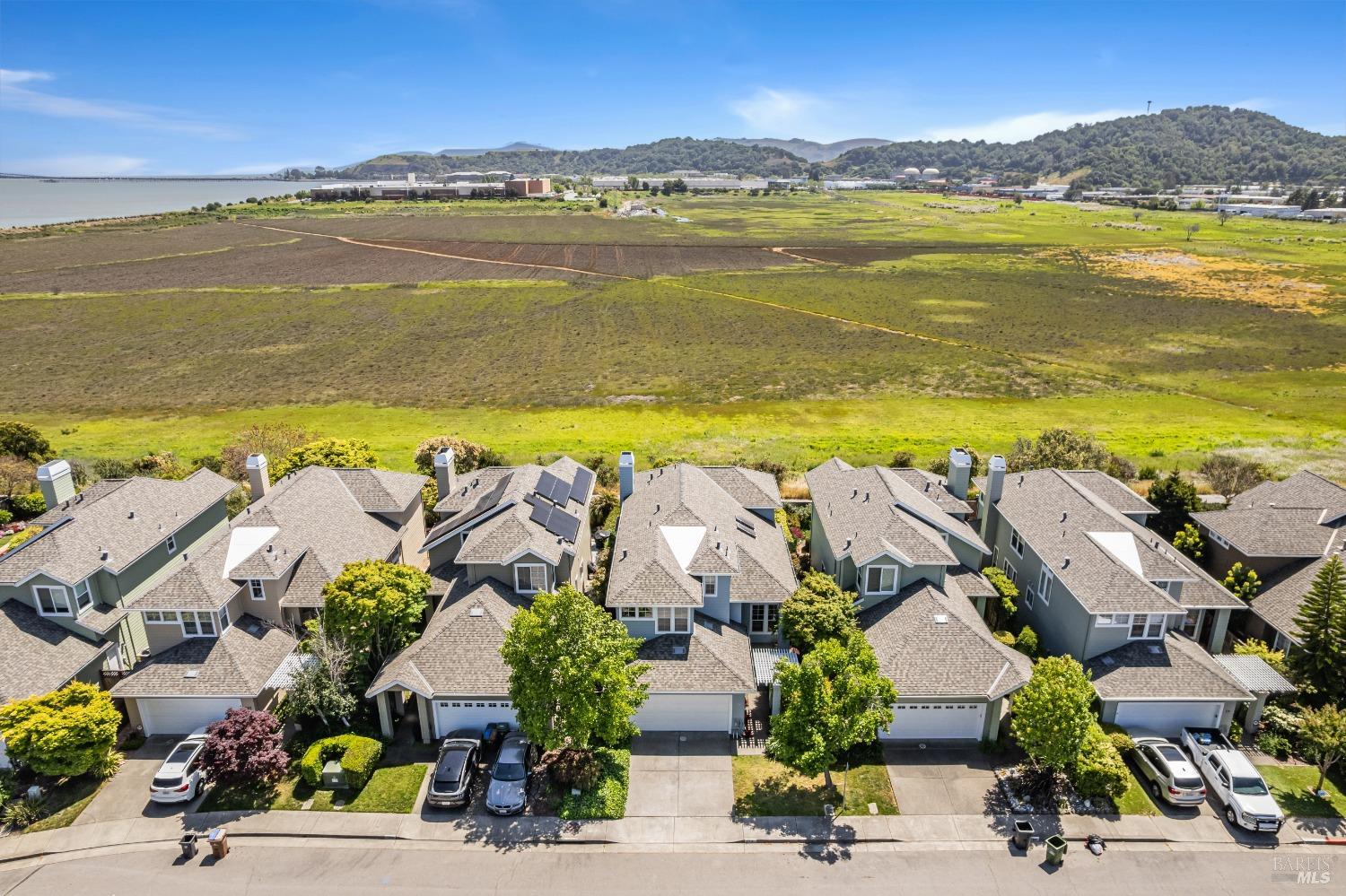 Detail Gallery Image 4 of 28 For 184 Baypoint Dr, San Rafael,  CA 94901 - 4 Beds | 3 Baths