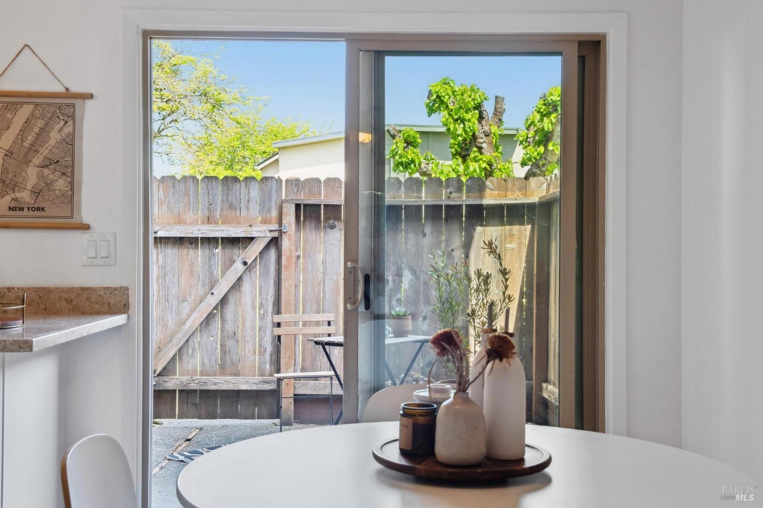 Detail Gallery Image 10 of 37 For 1002 Eleanor Ave, Rohnert Park,  CA 94928 - 2 Beds | 1/1 Baths