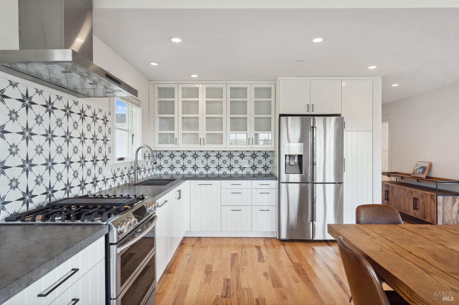 Detail Gallery Image 9 of 73 For 5082 Lakeville Hwy, Petaluma,  CA 94954 - 5 Beds | 4 Baths
