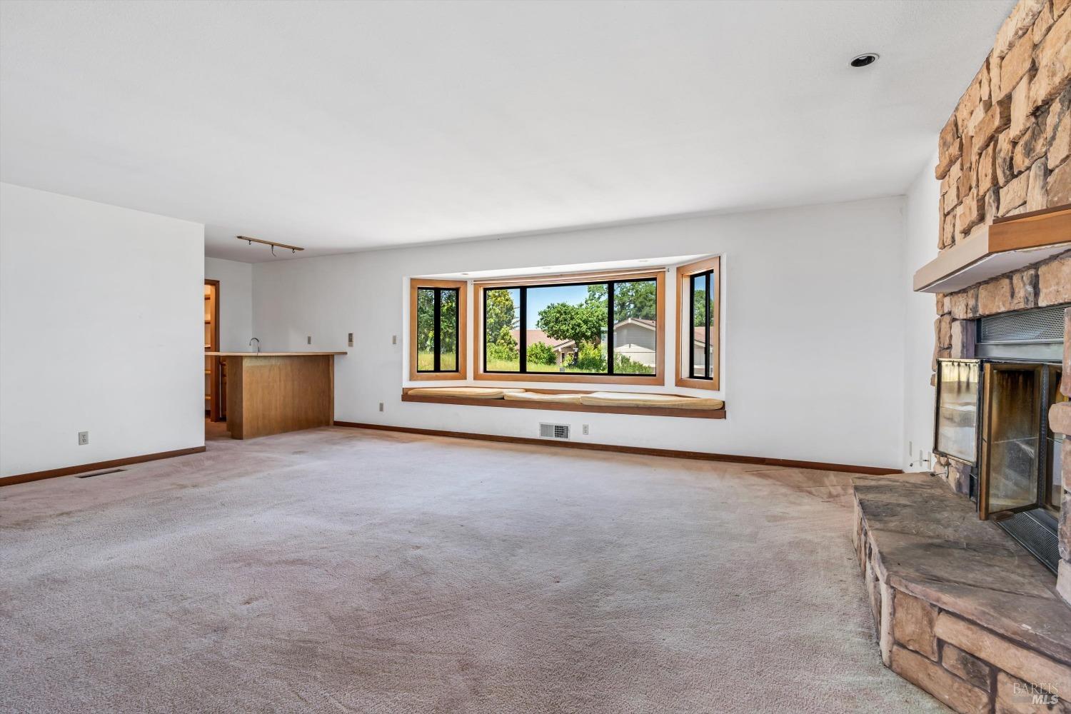 Detail Gallery Image 16 of 45 For 2319 Laguna Vista Dr, Novato,  CA 94945 - 3 Beds | 2/1 Baths