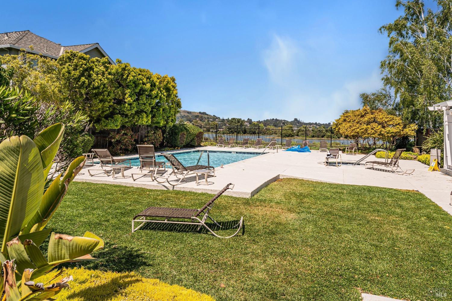 Detail Gallery Image 19 of 28 For 184 Baypoint Dr, San Rafael,  CA 94901 - 4 Beds | 3 Baths
