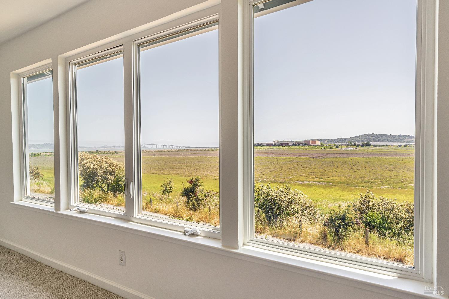 Detail Gallery Image 13 of 28 For 184 Baypoint Dr, San Rafael,  CA 94901 - 4 Beds | 3 Baths