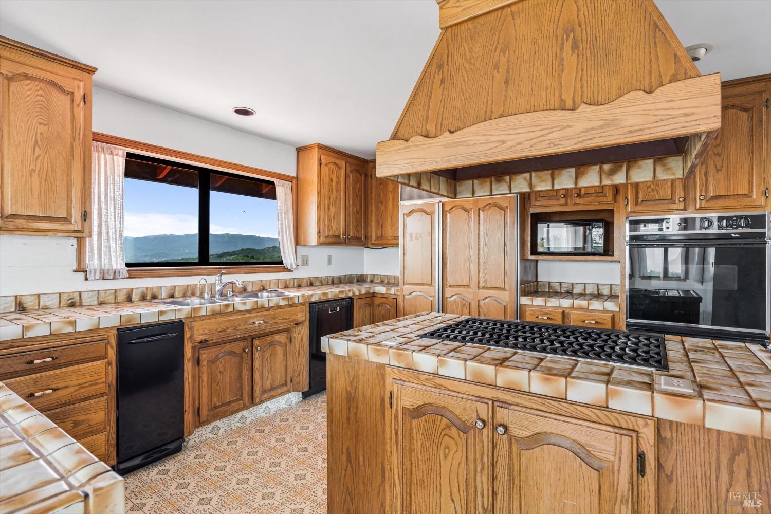 Detail Gallery Image 12 of 45 For 2319 Laguna Vista Dr, Novato,  CA 94945 - 3 Beds | 2/1 Baths