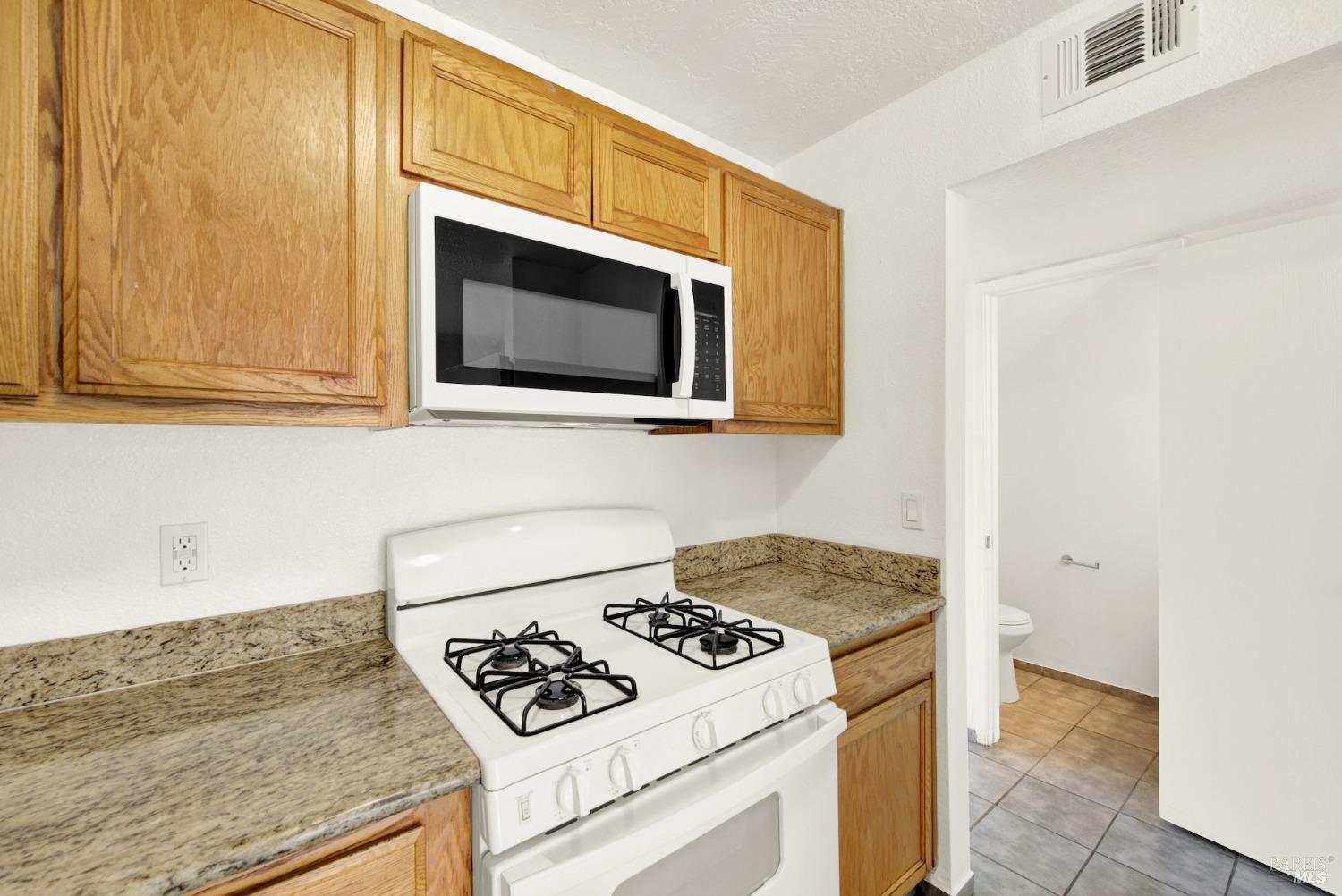Detail Gallery Image 26 of 55 For 1402 Callen St #C,  Vacaville,  CA 95688 - 2 Beds | 1/1 Baths