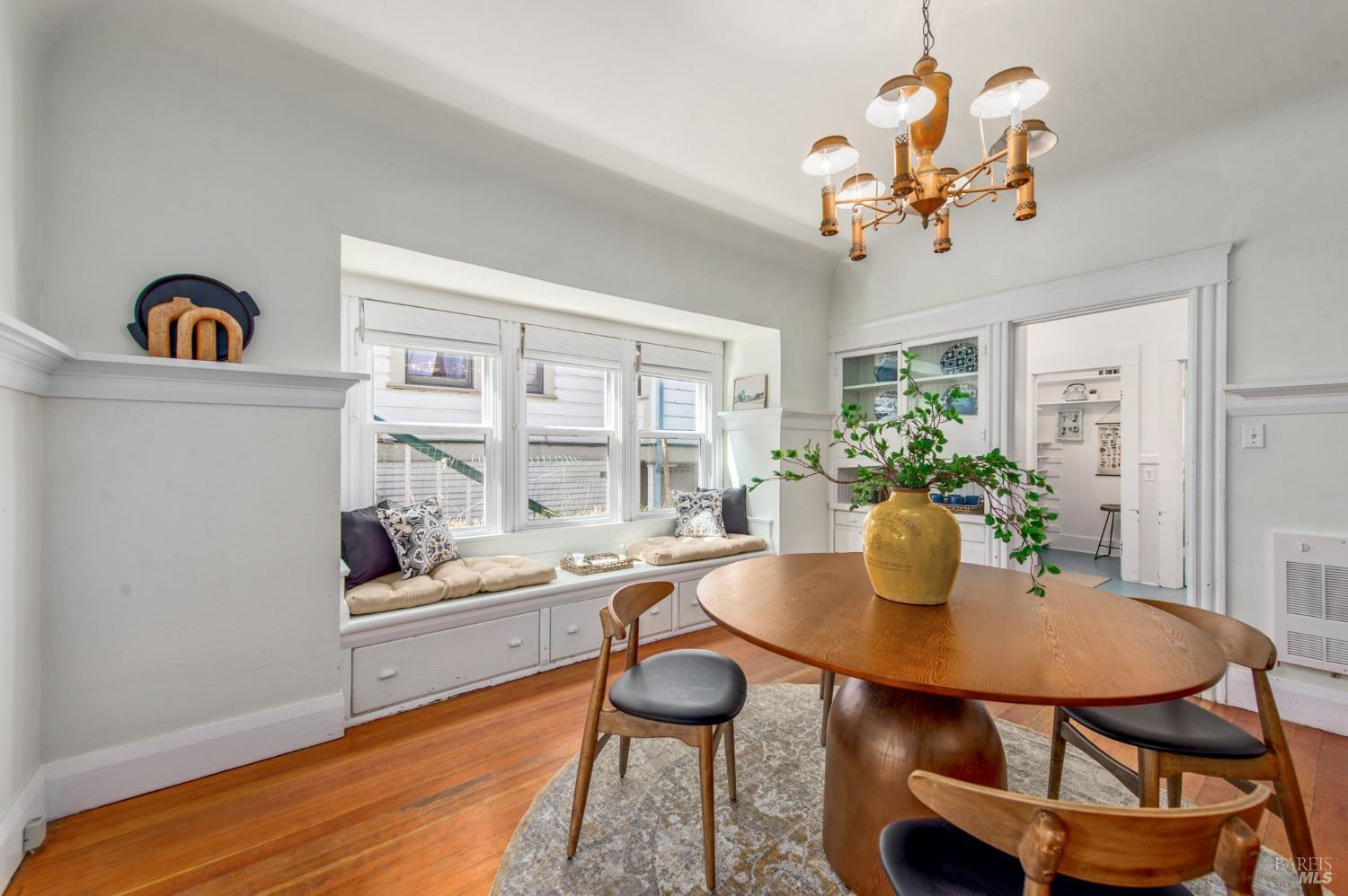 Detail Gallery Image 12 of 34 For 651 King St, Santa Rosa,  CA 95404 - 2 Beds | 2 Baths