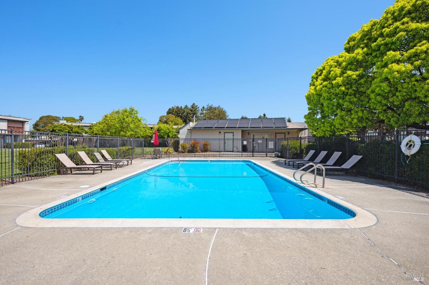Detail Gallery Image 31 of 37 For 1002 Eleanor Ave, Rohnert Park,  CA 94928 - 2 Beds | 1/1 Baths