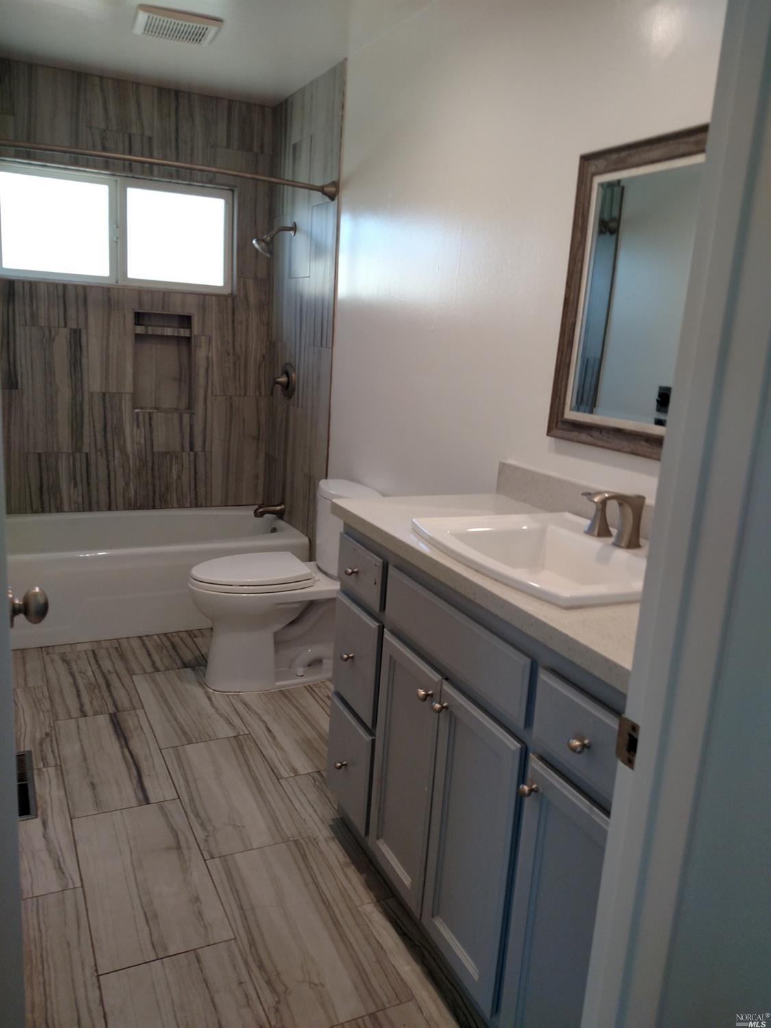 Detail Gallery Image 10 of 16 For 2514 Bethards Dr, Santa Rosa,  CA 95405 - 3 Beds | 2 Baths