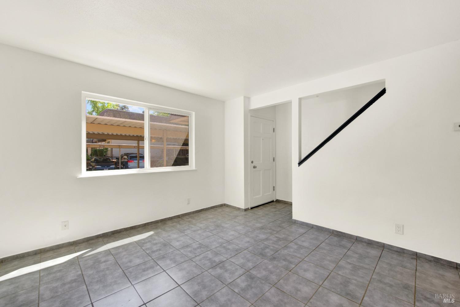 Detail Gallery Image 11 of 55 For 1402 Callen St #C,  Vacaville,  CA 95688 - 2 Beds | 1/1 Baths