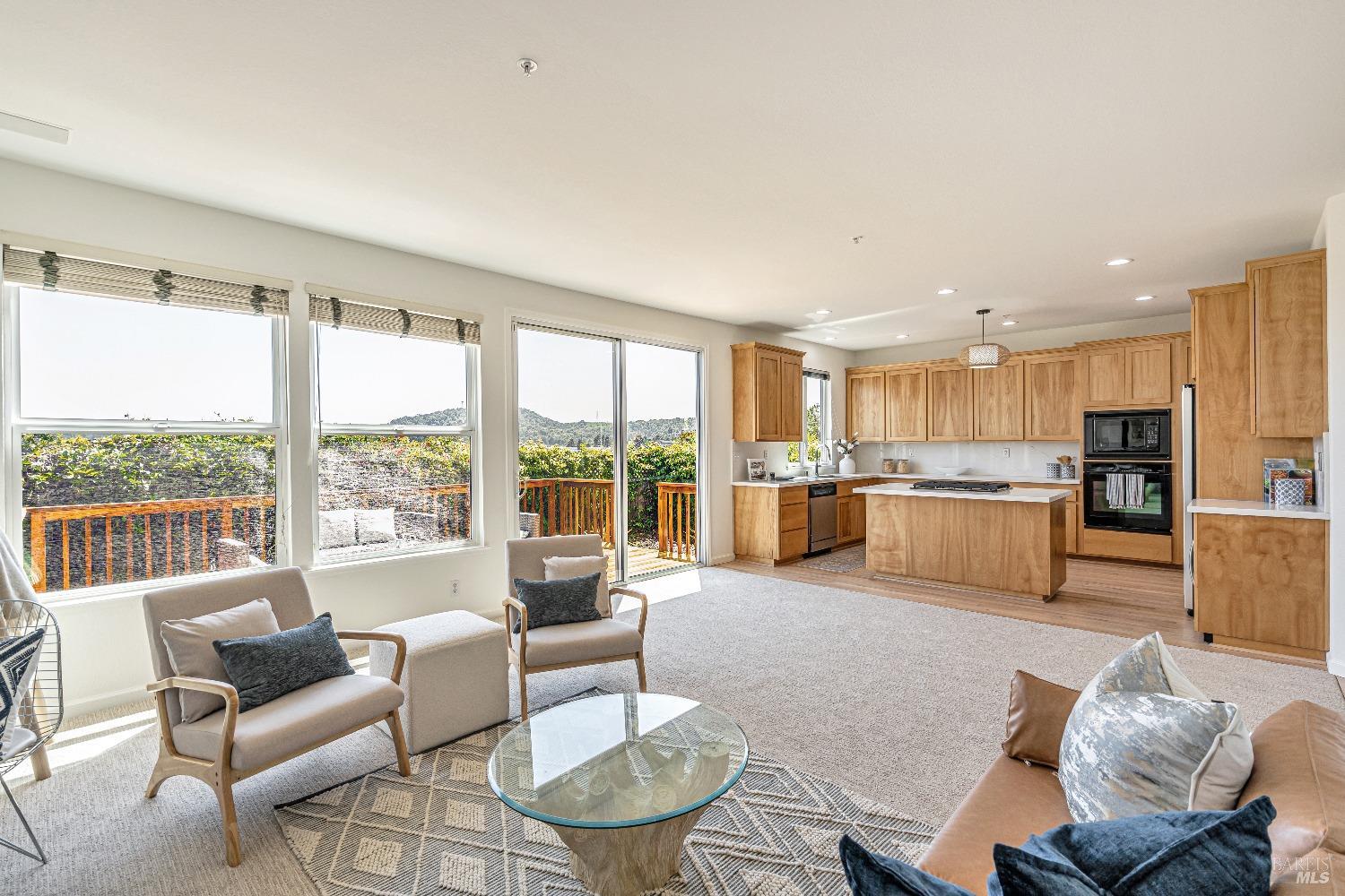 Detail Gallery Image 7 of 28 For 184 Baypoint Dr, San Rafael,  CA 94901 - 4 Beds | 3 Baths