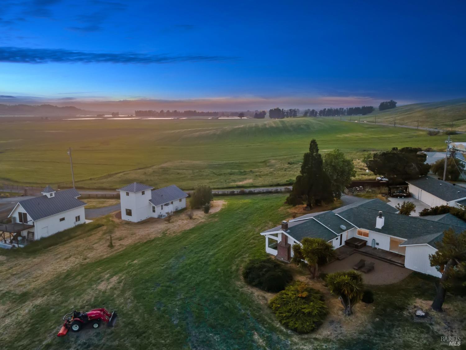 Detail Gallery Image 24 of 73 For 5082 Lakeville Hwy, Petaluma,  CA 94954 - 5 Beds | 4 Baths