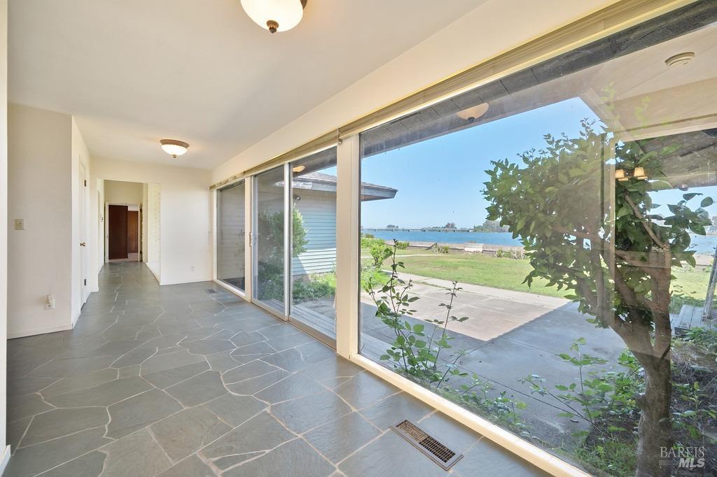 Detail Gallery Image 5 of 31 For 75 Edgewater Dr, Rio Vista,  CA 94571 - 3 Beds | 2/2 Baths