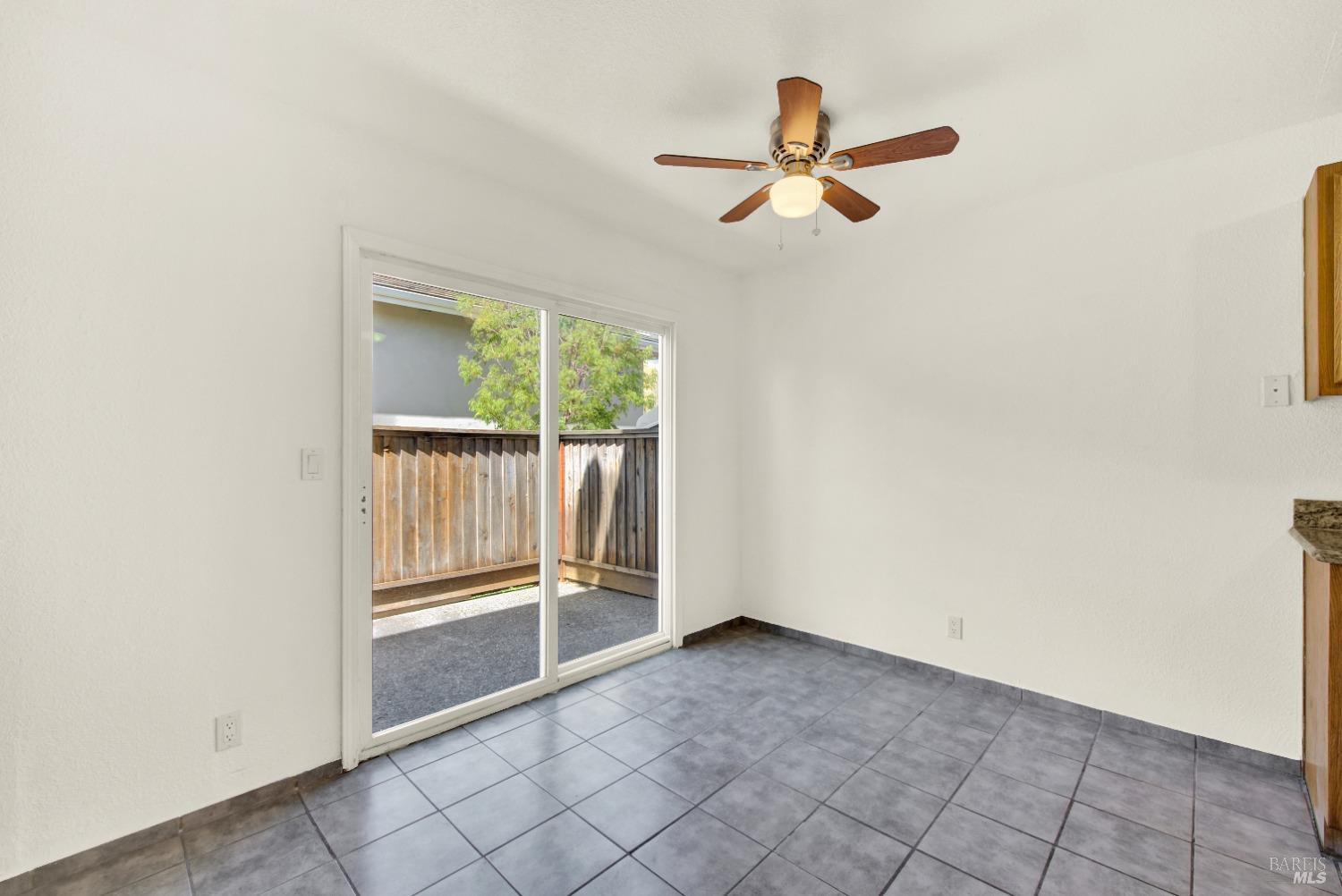 Detail Gallery Image 16 of 55 For 1402 Callen St #C,  Vacaville,  CA 95688 - 2 Beds | 1/1 Baths