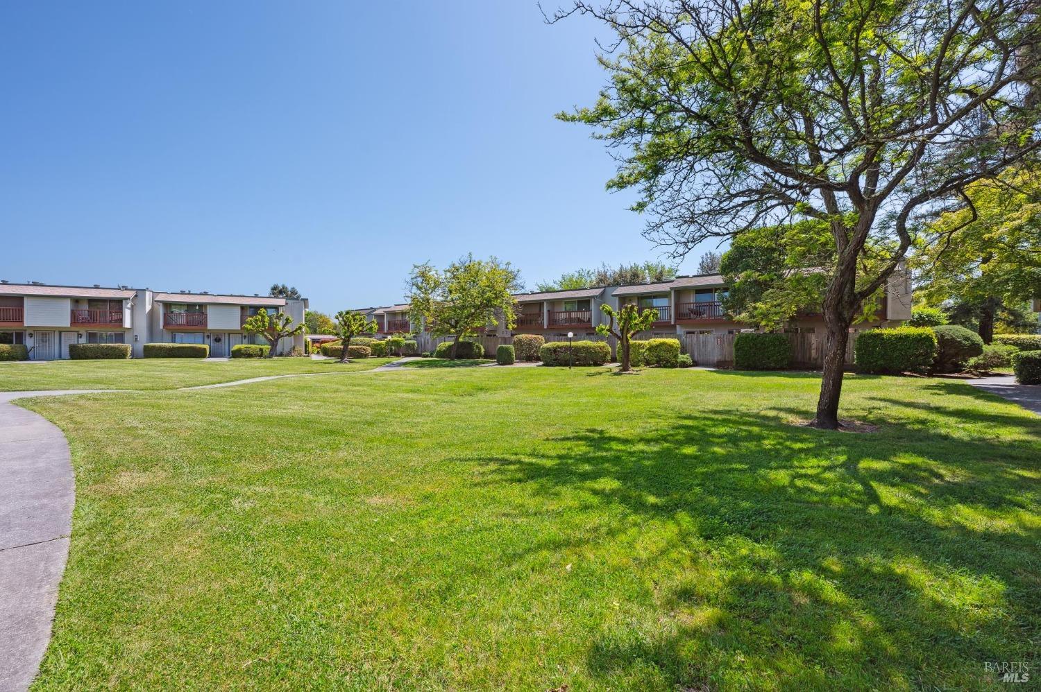 Detail Gallery Image 30 of 37 For 1002 Eleanor Ave, Rohnert Park,  CA 94928 - 2 Beds | 1/1 Baths