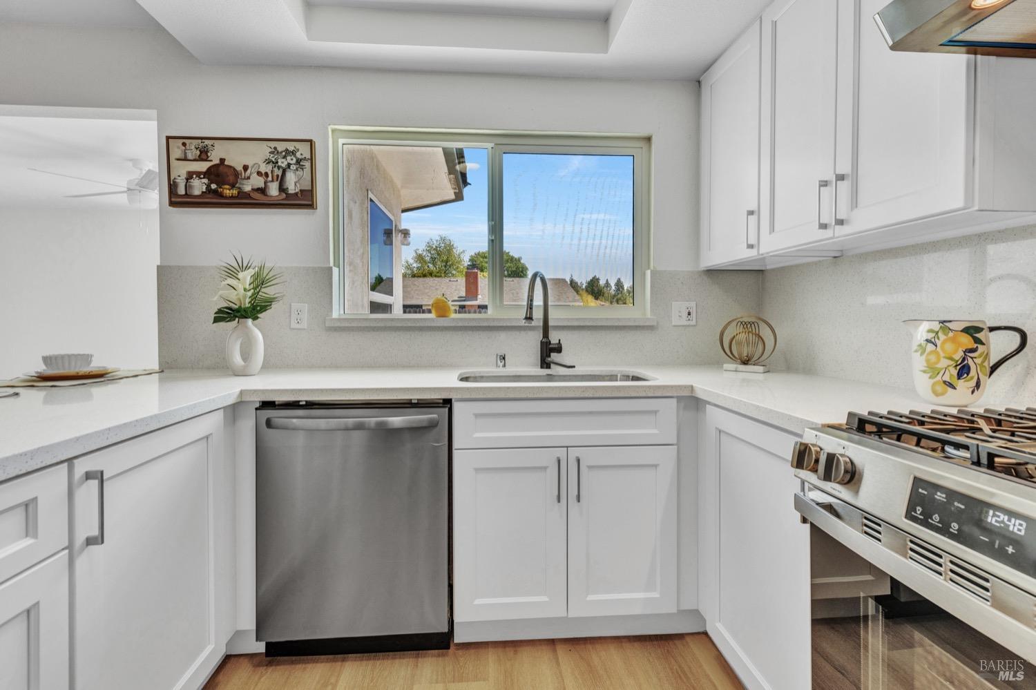 Detail Gallery Image 2 of 51 For 719 Seville Ln, Vacaville,  CA 95688 - 4 Beds | 2 Baths