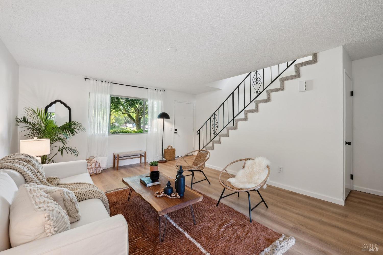 Detail Gallery Image 16 of 37 For 1002 Eleanor Ave, Rohnert Park,  CA 94928 - 2 Beds | 1/1 Baths