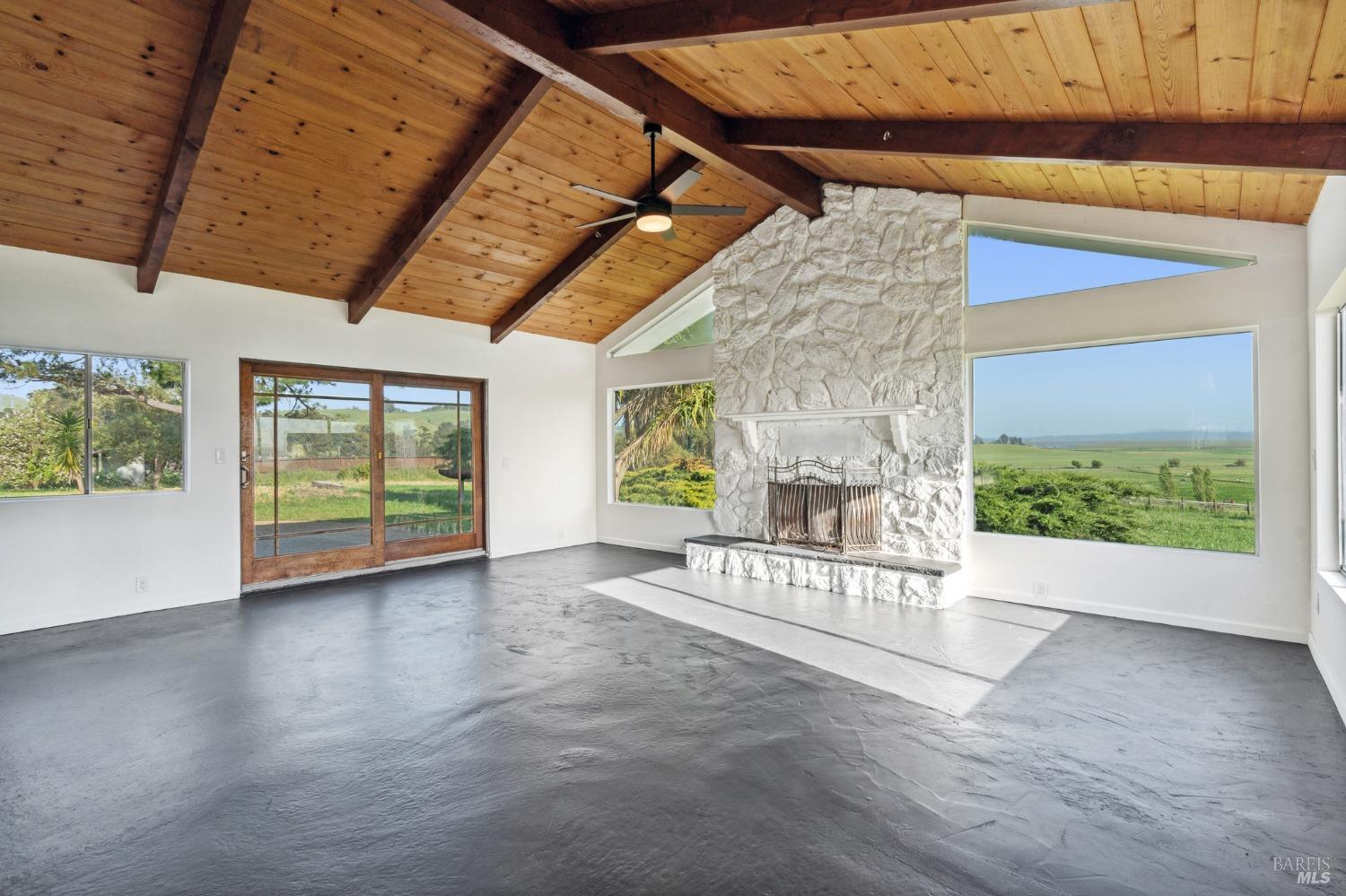 Detail Gallery Image 25 of 73 For 5082 Lakeville Hwy, Petaluma,  CA 94954 - 5 Beds | 4 Baths