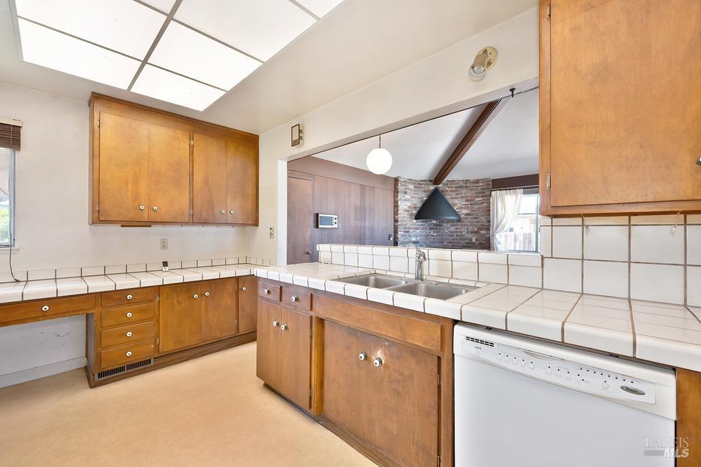 Detail Gallery Image 28 of 31 For 75 Edgewater Dr, Rio Vista,  CA 94571 - 3 Beds | 2/2 Baths