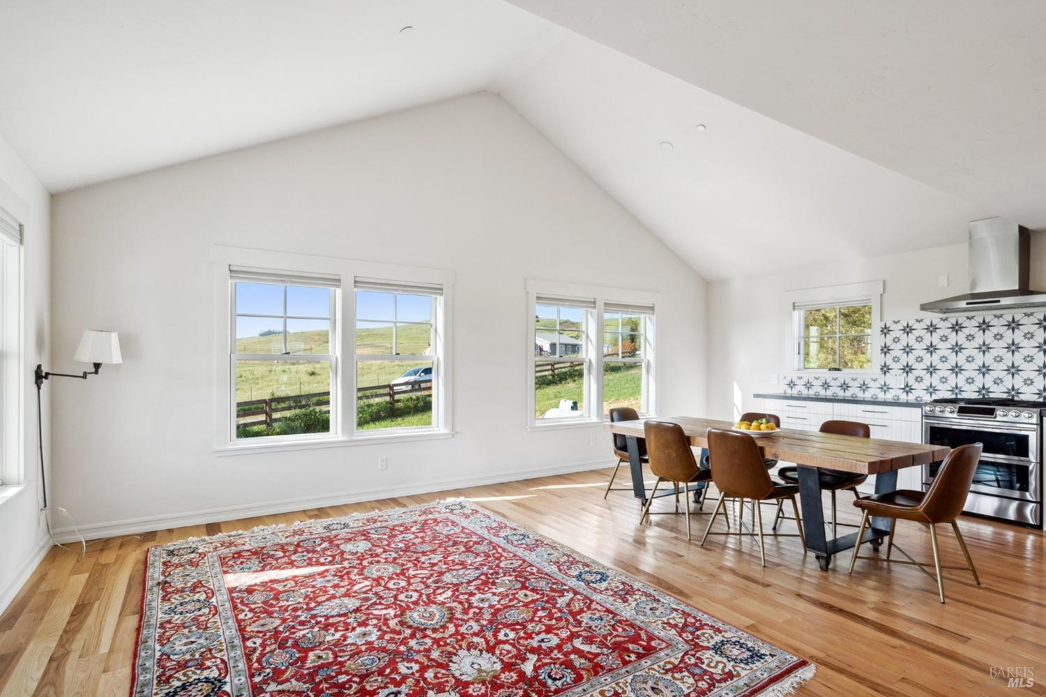 Detail Gallery Image 11 of 73 For 5082 Lakeville Hwy, Petaluma,  CA 94954 - 5 Beds | 4 Baths