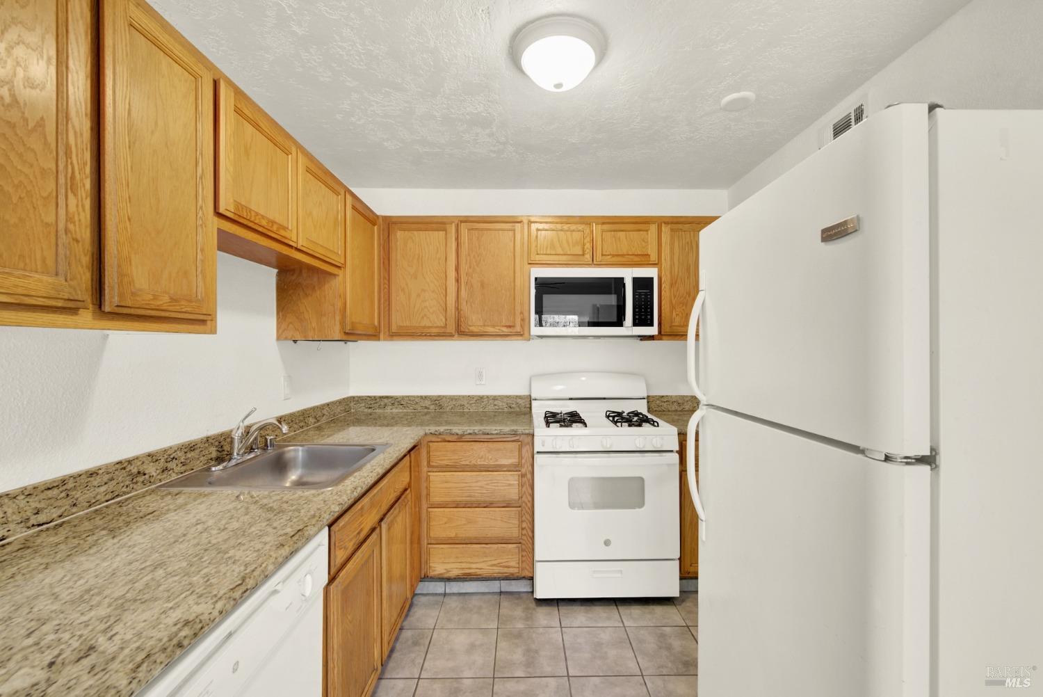 Detail Gallery Image 23 of 55 For 1402 Callen St #C,  Vacaville,  CA 95688 - 2 Beds | 1/1 Baths