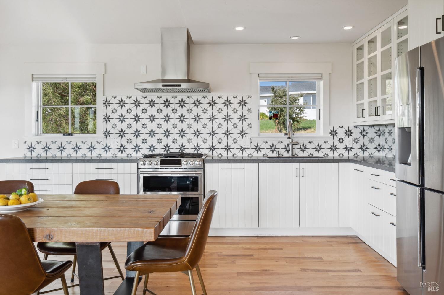 Detail Gallery Image 8 of 73 For 5082 Lakeville Hwy, Petaluma,  CA 94954 - 5 Beds | 4 Baths