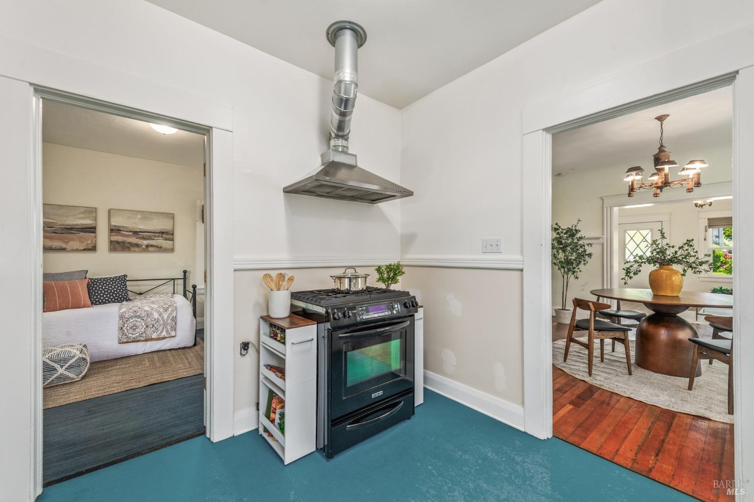 Detail Gallery Image 14 of 34 For 651 King St, Santa Rosa,  CA 95404 - 2 Beds | 2 Baths