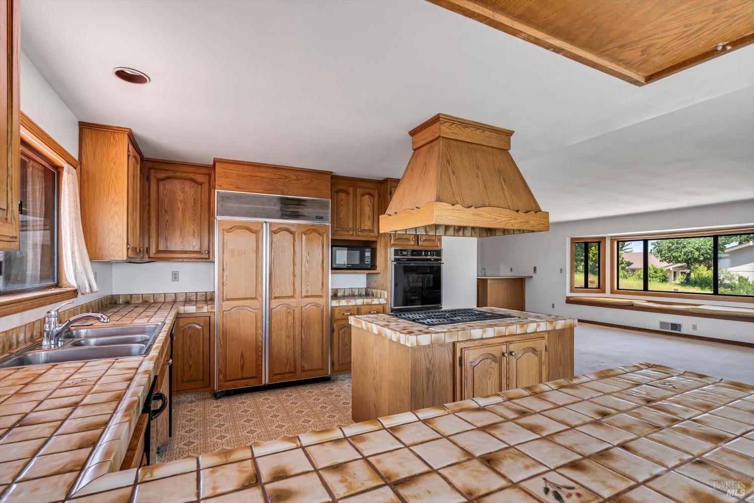 Detail Gallery Image 13 of 45 For 2319 Laguna Vista Dr, Novato,  CA 94945 - 3 Beds | 2/1 Baths