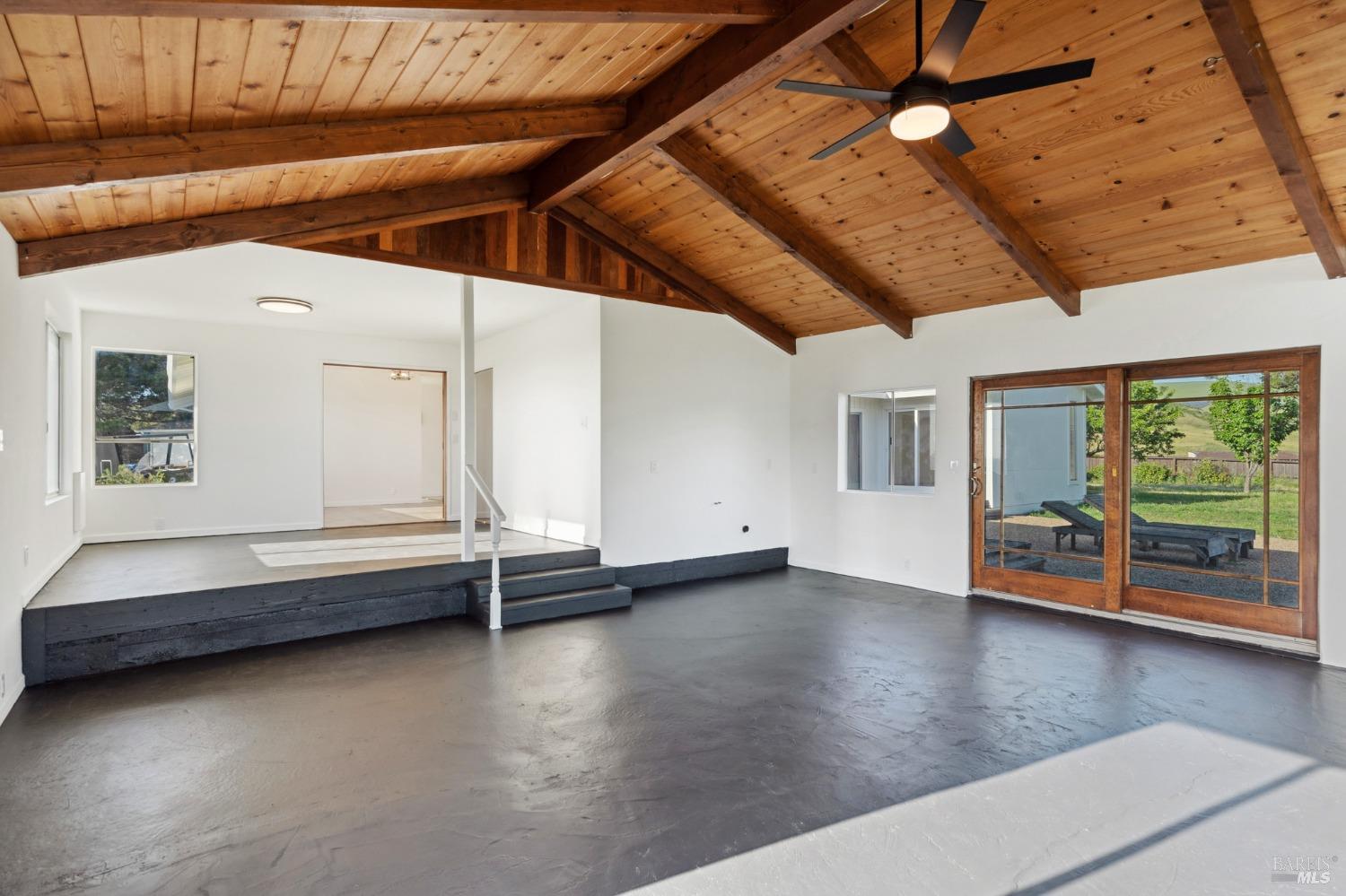 Detail Gallery Image 26 of 73 For 5082 Lakeville Hwy, Petaluma,  CA 94954 - 5 Beds | 4 Baths