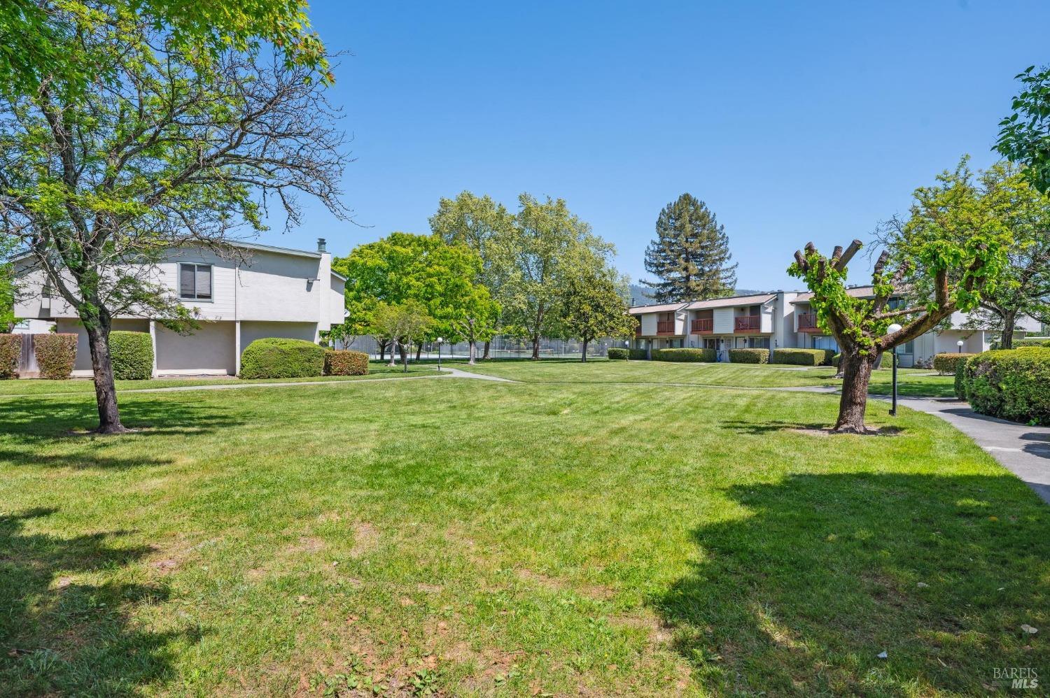 Detail Gallery Image 35 of 37 For 1002 Eleanor Ave, Rohnert Park,  CA 94928 - 2 Beds | 1/1 Baths
