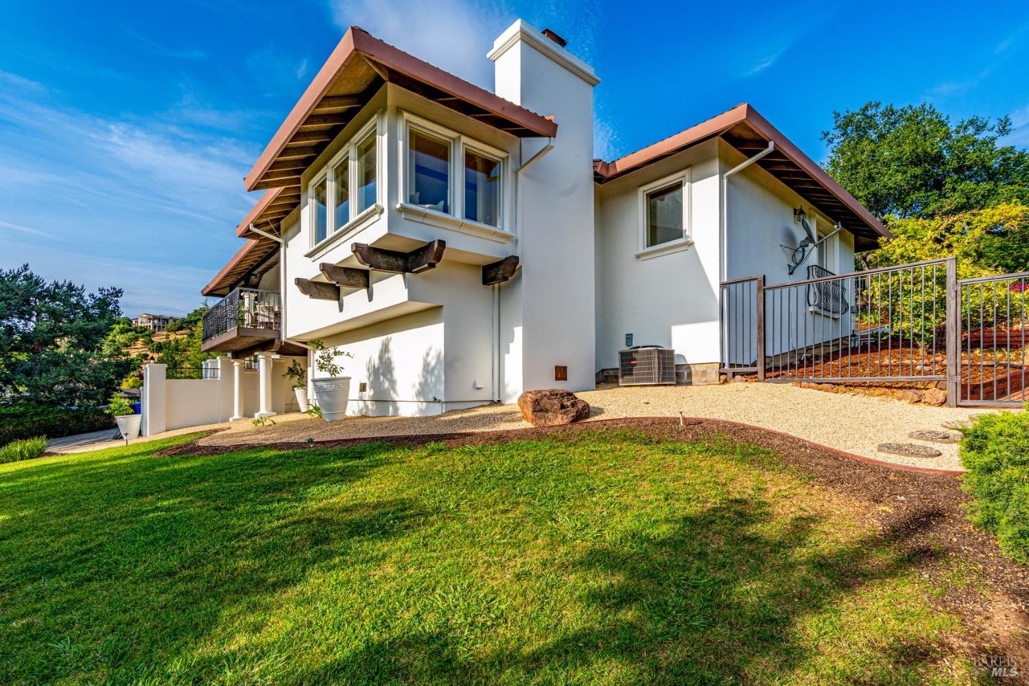 Detail Gallery Image 3 of 67 For 14 Maui Way, Napa,  CA 94558 - 4 Beds | 3 Baths