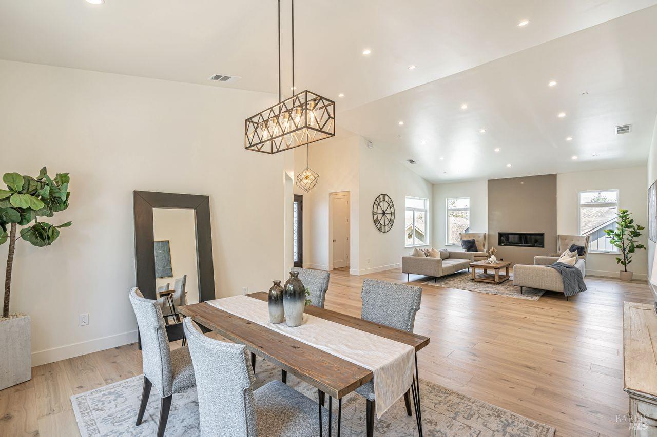 Detail Gallery Image 4 of 47 For 2022 Stony Oak Ct, Santa Rosa,  CA 95403 - 4 Beds | 3/1 Baths